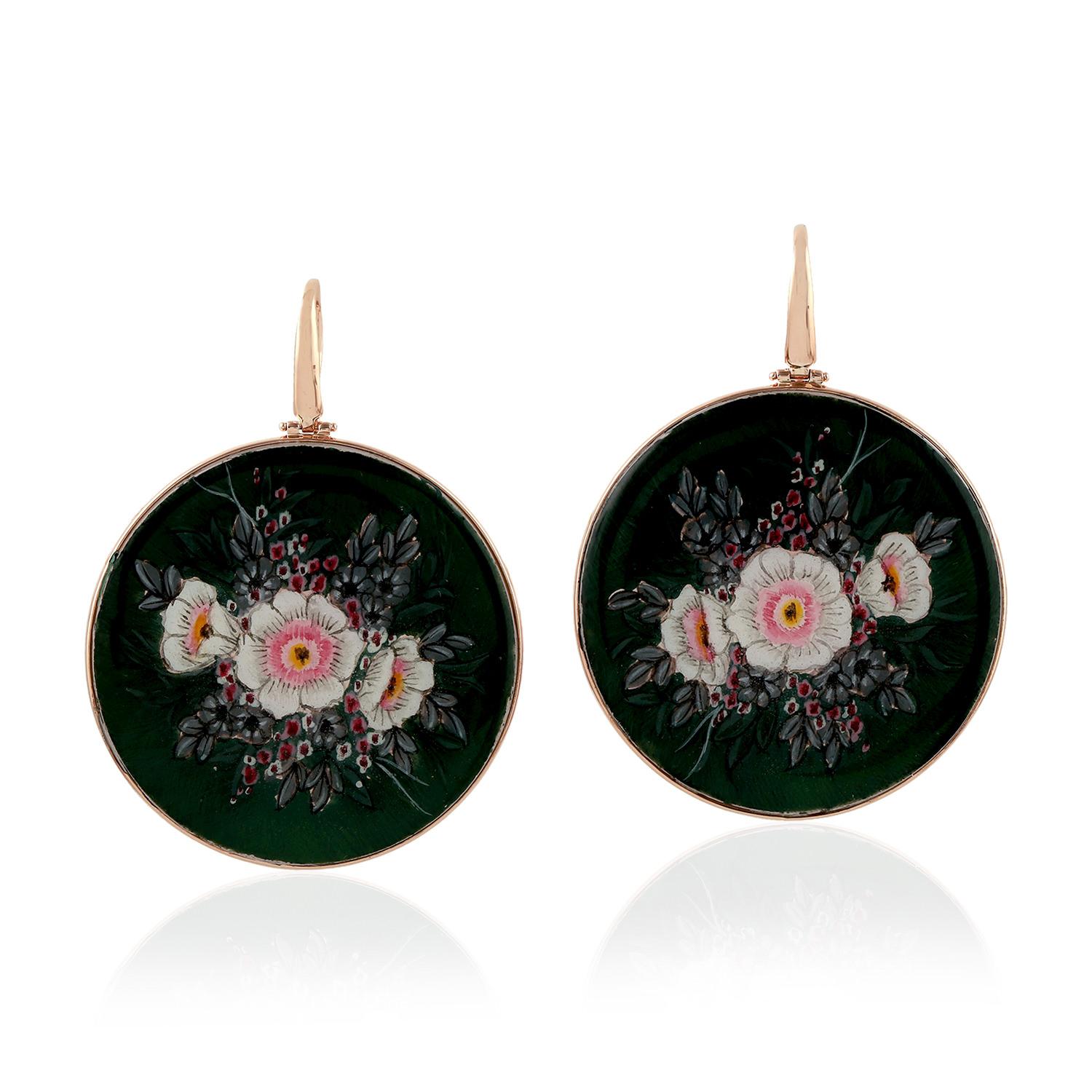 Hand Painted Flower Bakelite Disc Earring Made In 18k Yellow Gold In New Condition For Sale In New York, NY