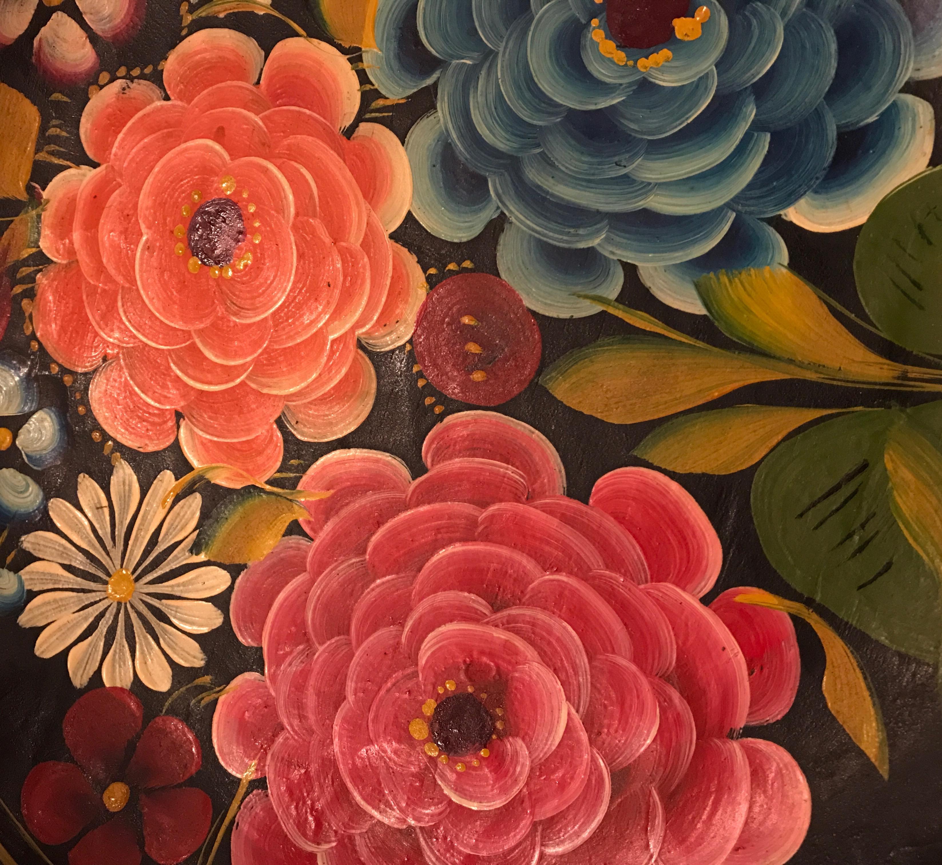Hand Painted Flower Mexican Bowl In Good Condition In Dallas, TX