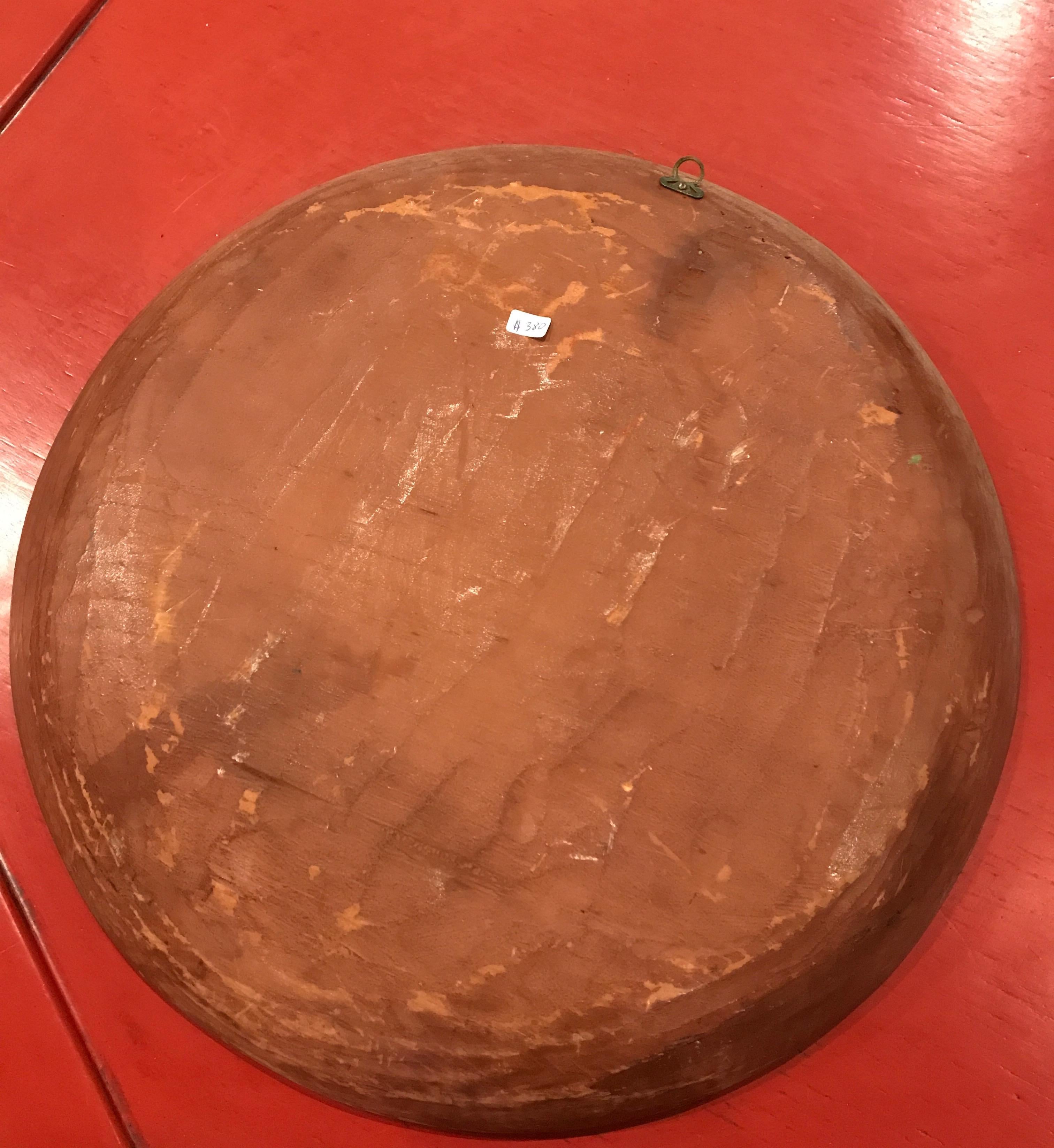 Diese Schale mit einem Durchmesser von 15 Zoll wurde in Mexiko handbemalt. Die künstlerischen Pinselstriche sind sorgfältig angeordnet, um Farbe und einfache Brillanz zu zeigen.