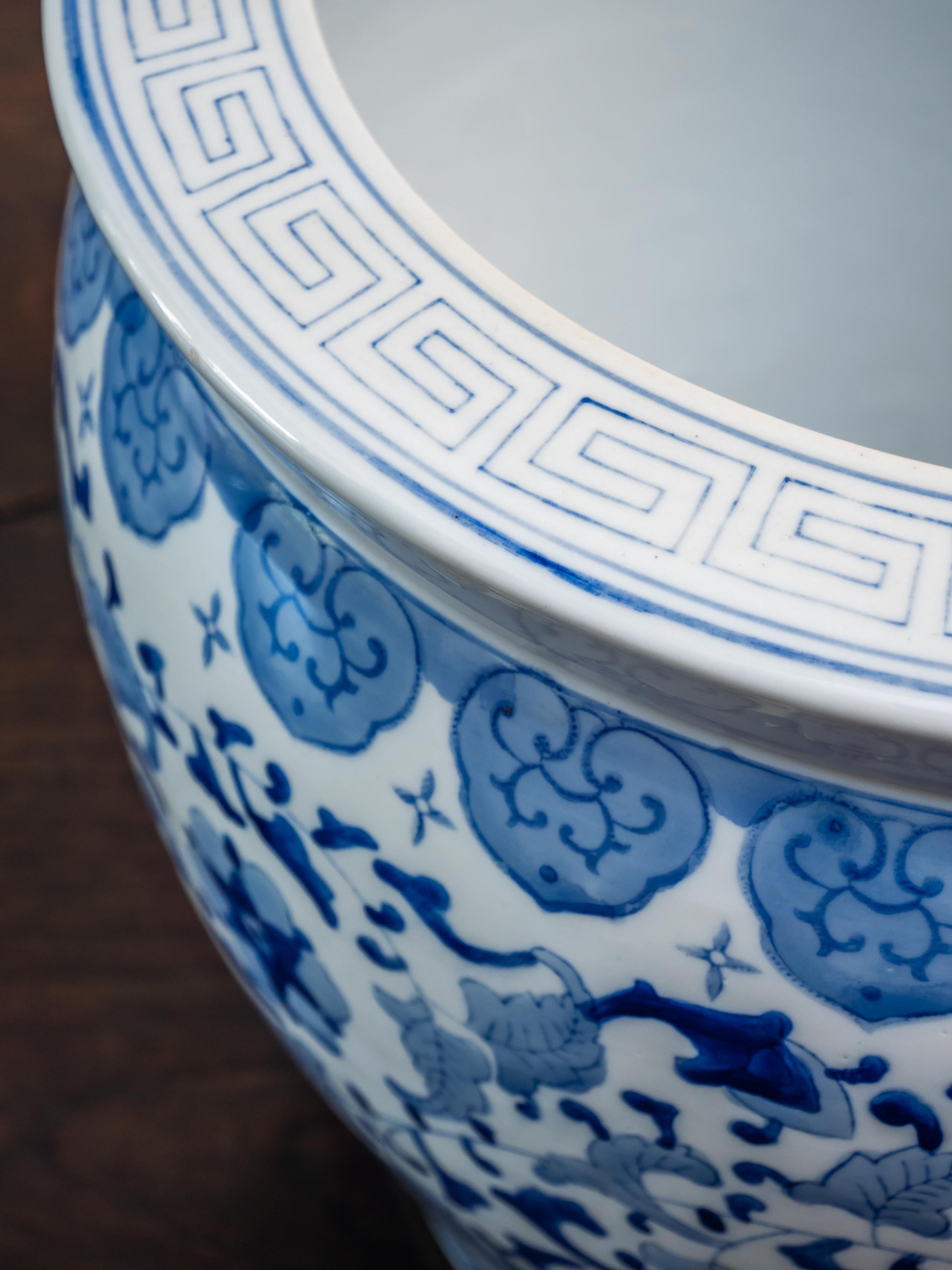 Glazed Hand-painted flower pot in 30.5 cm For Sale