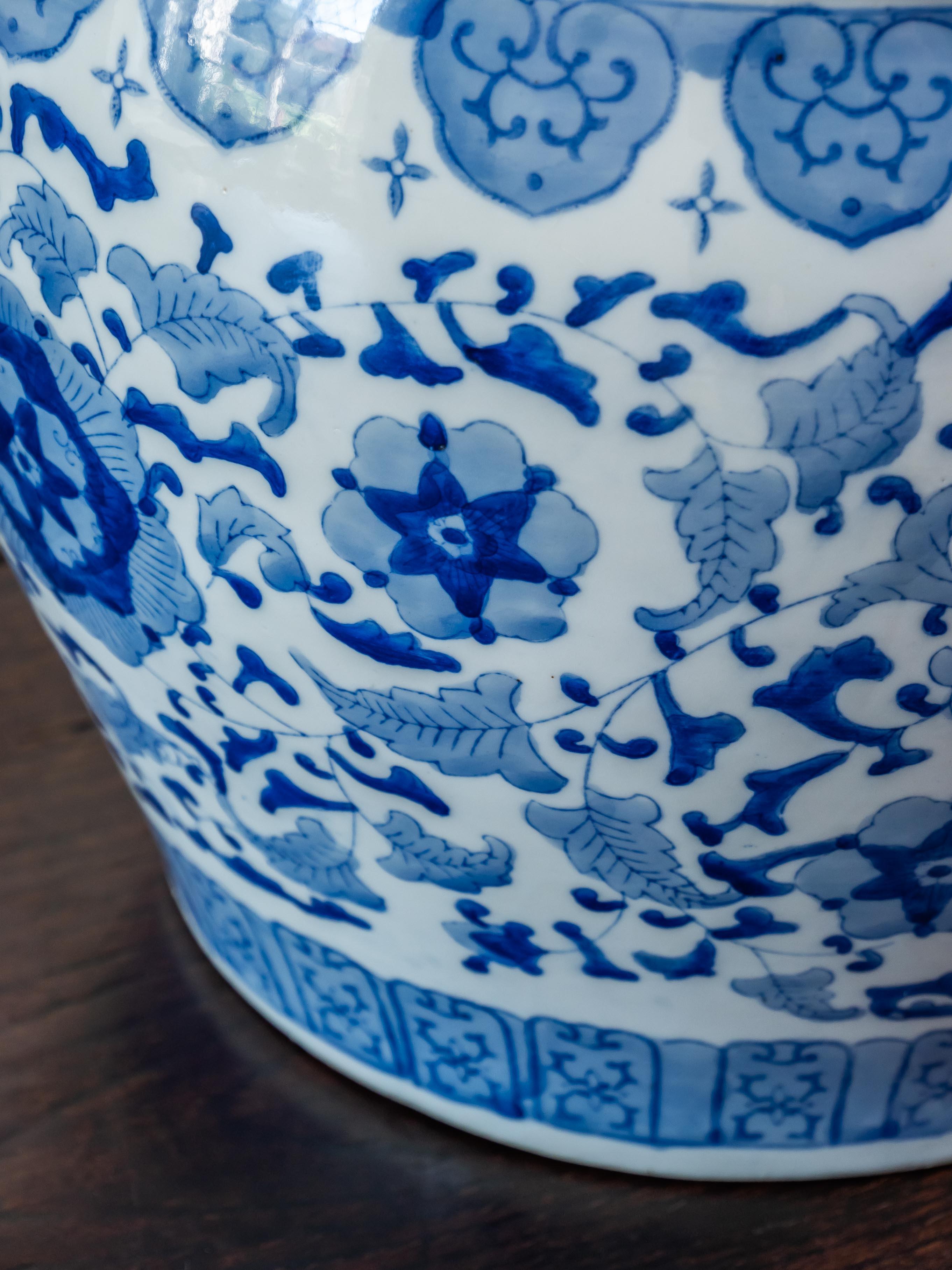 Hand-painted flower pot in 30.5 cm In Good Condition For Sale In STRAČOV, CZ