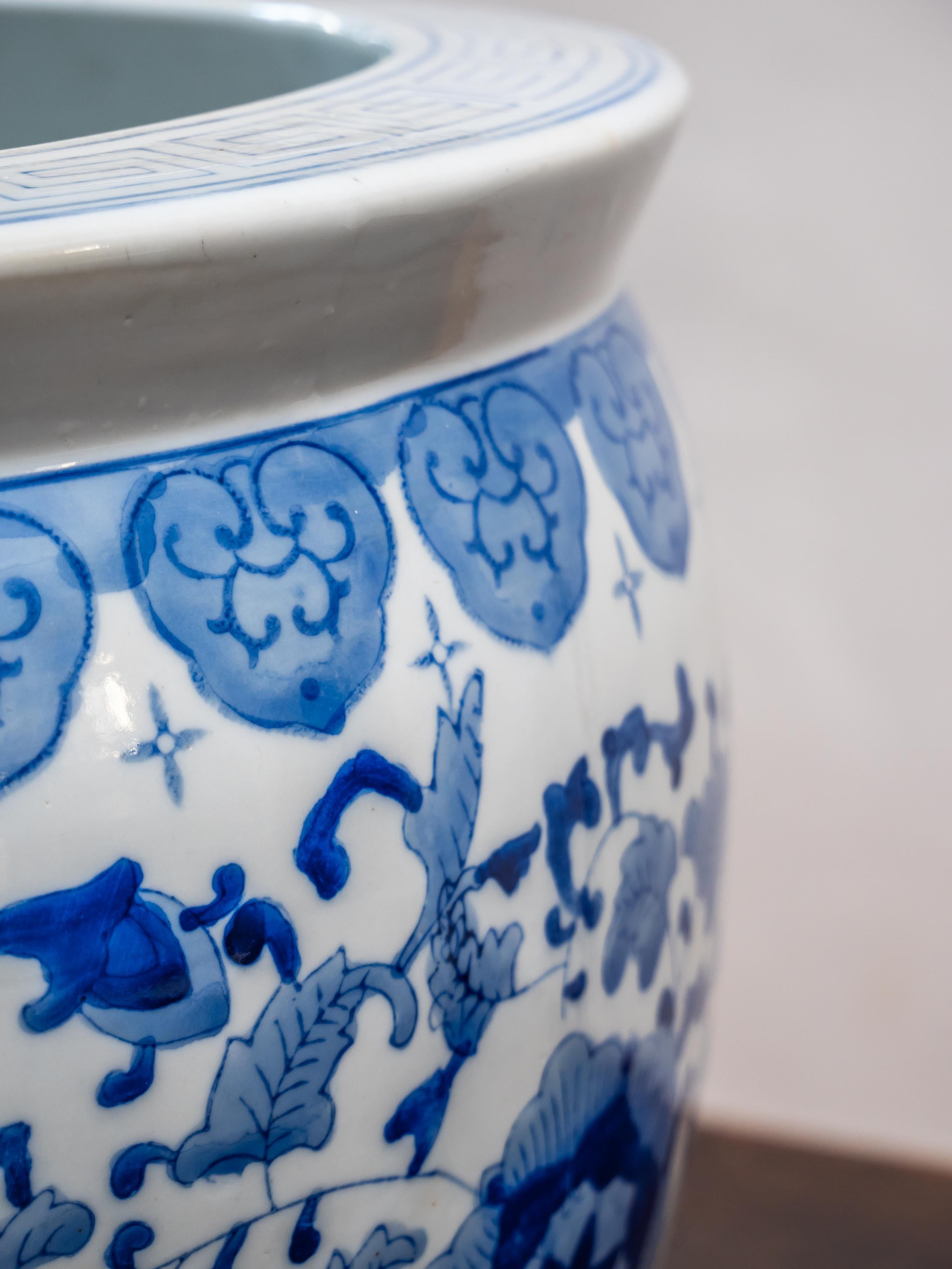 Ceramic Hand-painted flower pot in 30.5 cm For Sale