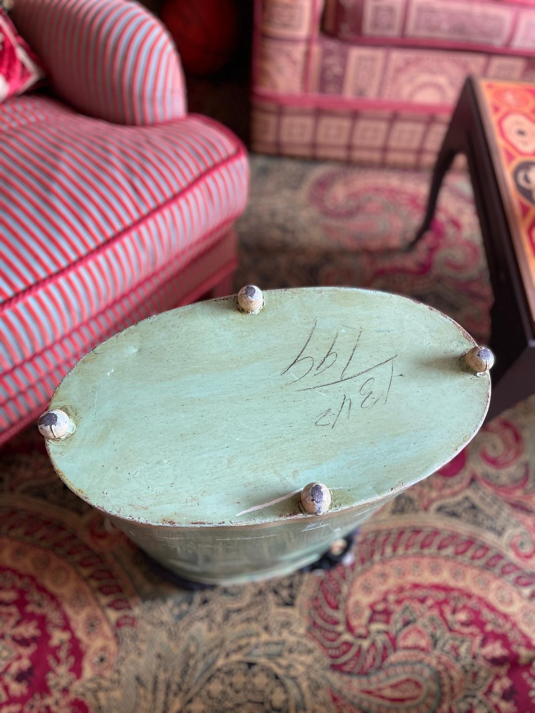 Hand painted flowery tole hamper In Fair Condition For Sale In New York, NY