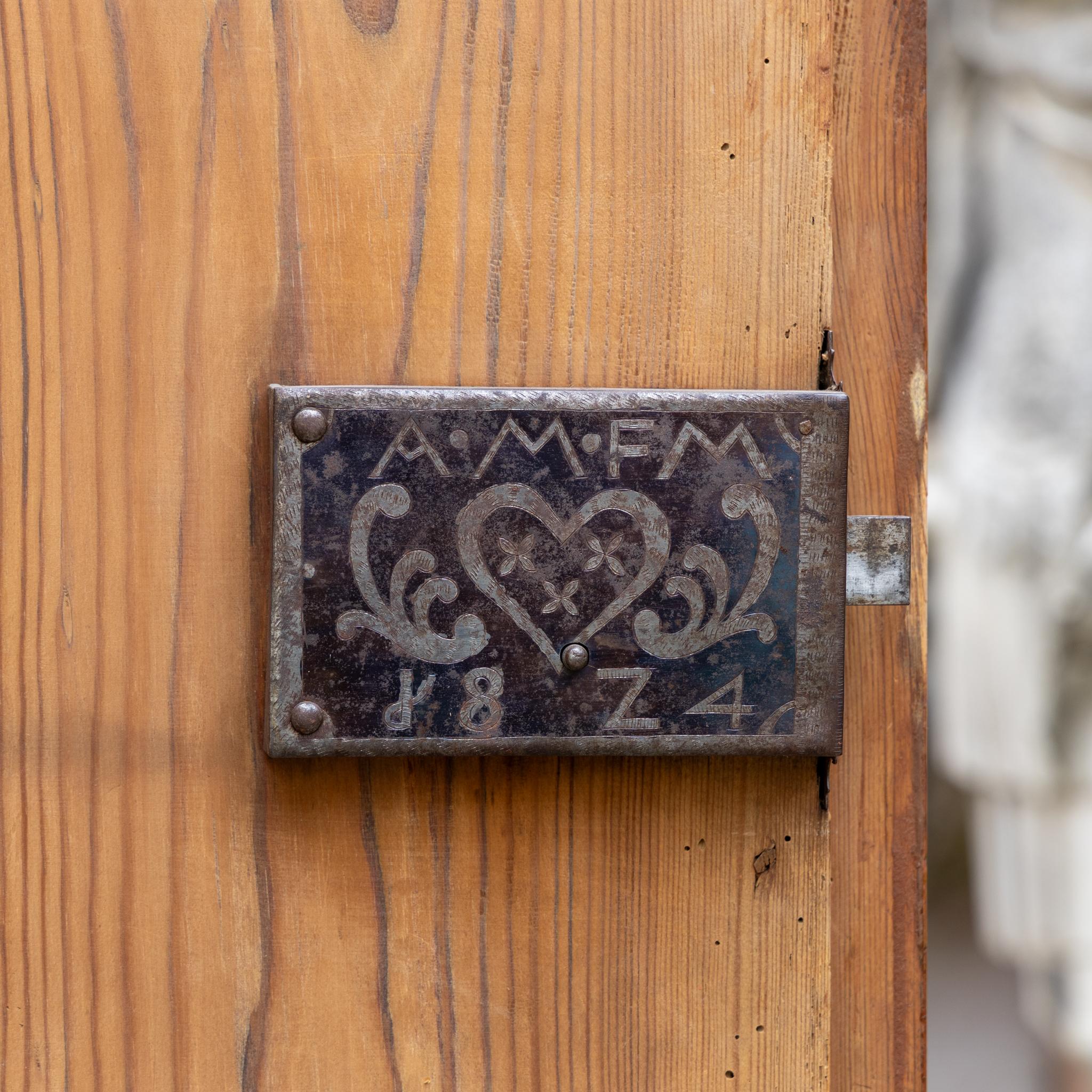 Armoire popolare dipinto a mano, Germania meridionale, datato 1824 e monogramma AMW in vendita 7