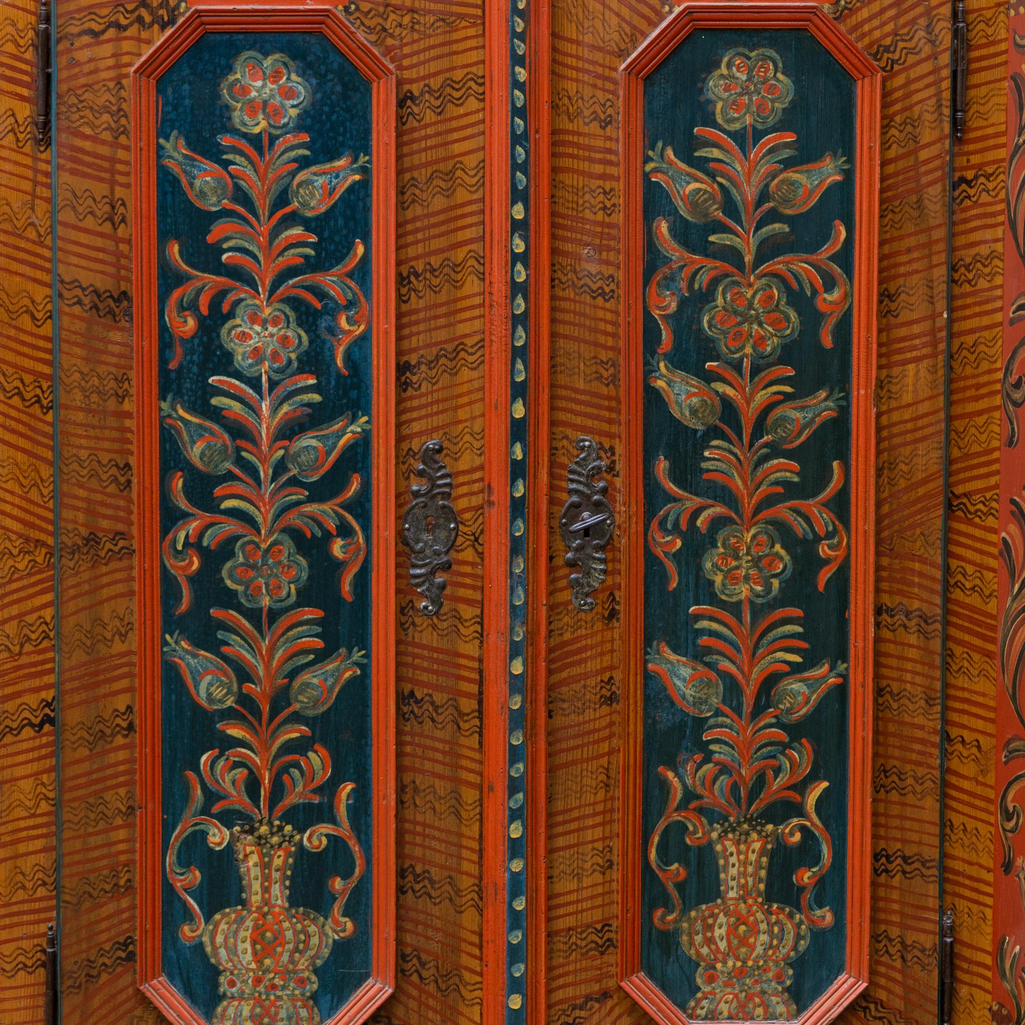 Tedesco Armoire popolare dipinto a mano, Germania meridionale, datato 1824 e monogramma AMW in vendita