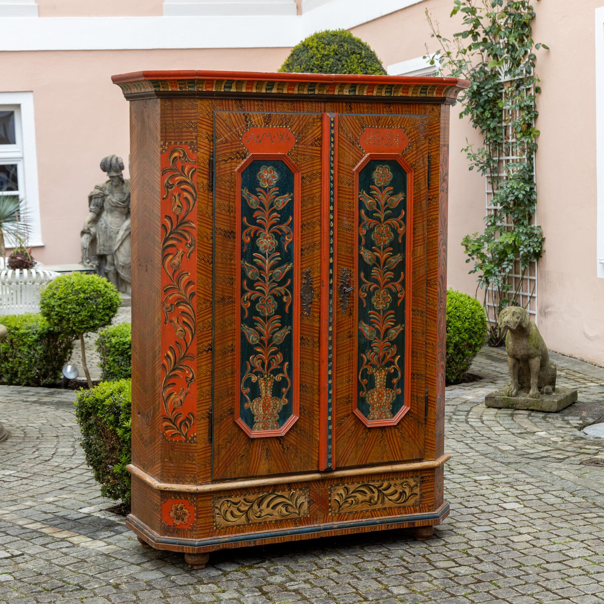 Armoire popolare dipinto a mano, Germania meridionale, datato 1824 e monogramma AMW In condizioni buone in vendita a Greding, DE