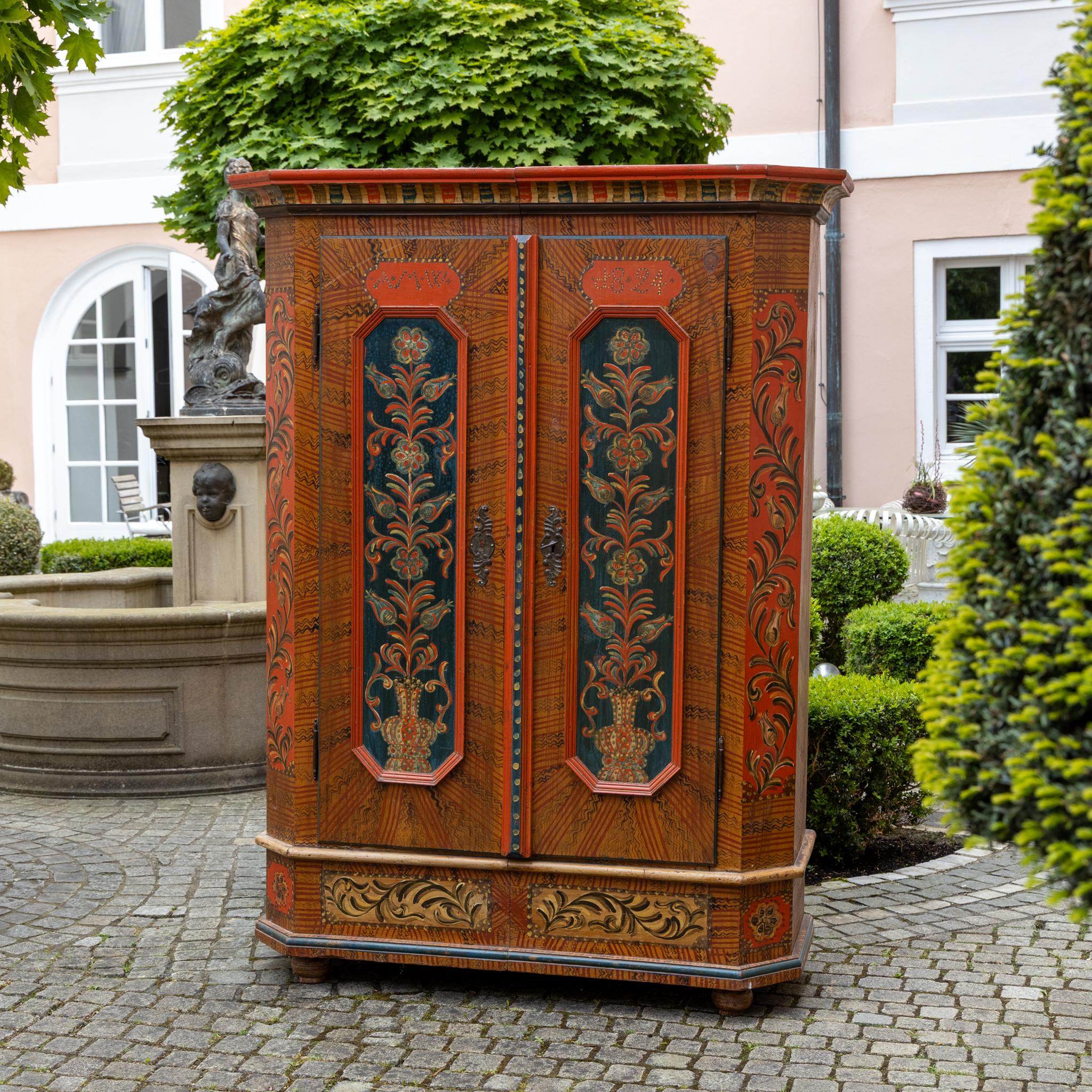 Inizio XIX secolo Armoire popolare dipinto a mano, Germania meridionale, datato 1824 e monogramma AMW in vendita