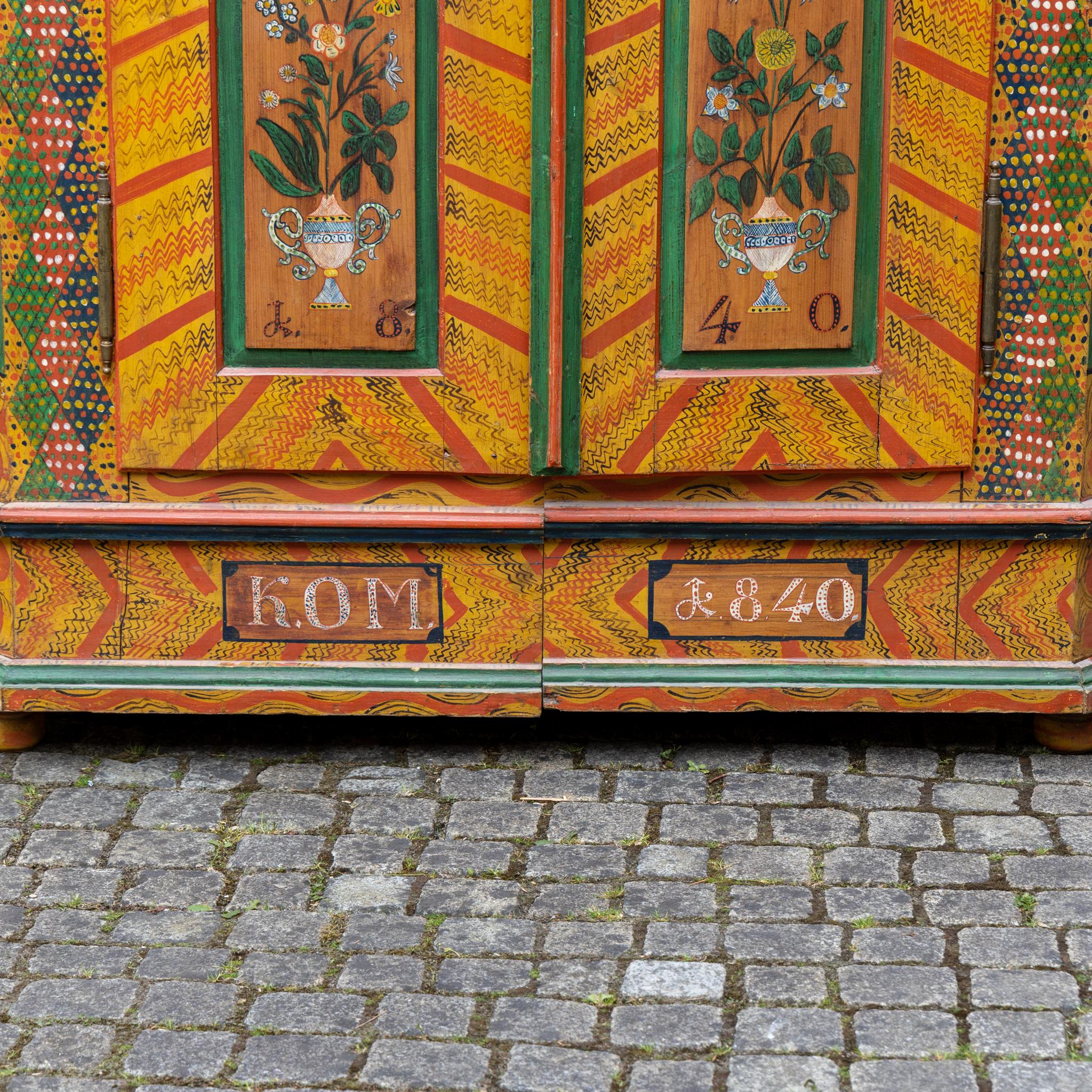 Tedesco Armoire popolare dipinto a mano, Germania meridionale, datato 1840 e Monogram K.OM. in vendita