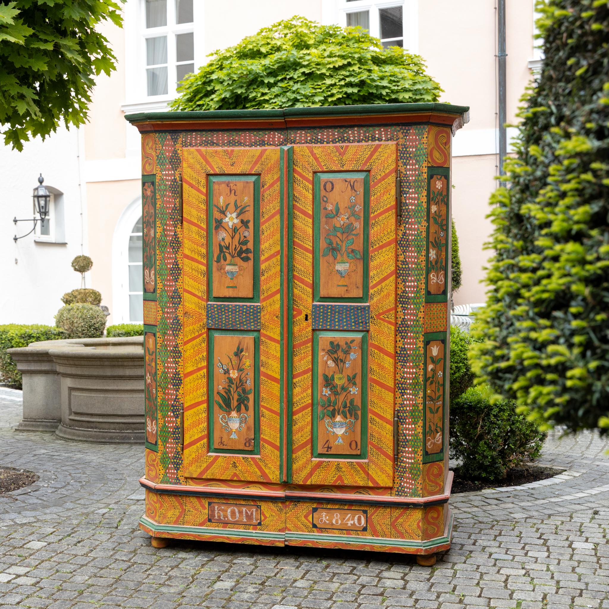 Legno Armoire popolare dipinto a mano, Germania meridionale, datato 1840 e Monogram K.OM. in vendita
