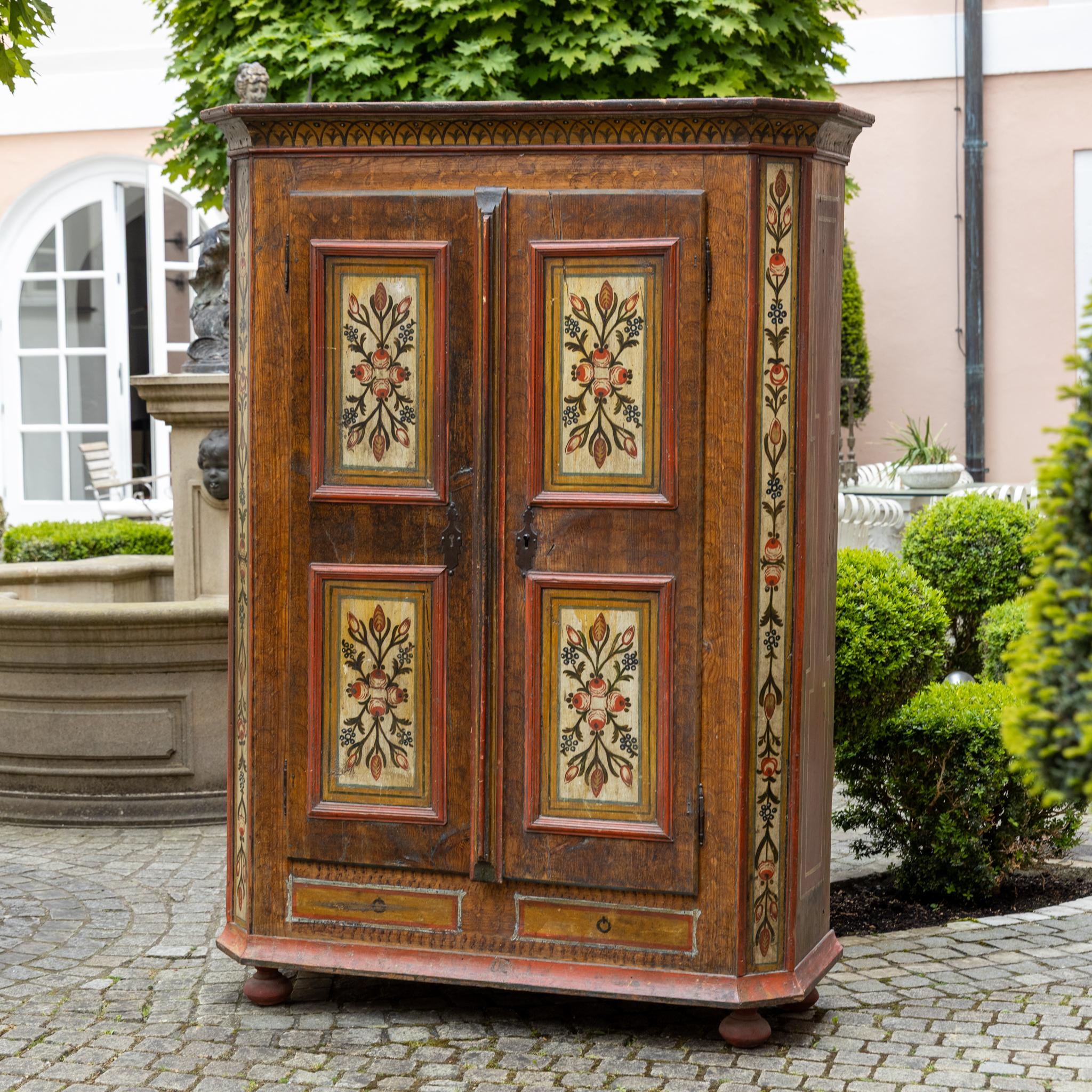 Legno Armadio popolare dipinto a mano, Germania meridionale, seconda metà del XIX secolo in vendita