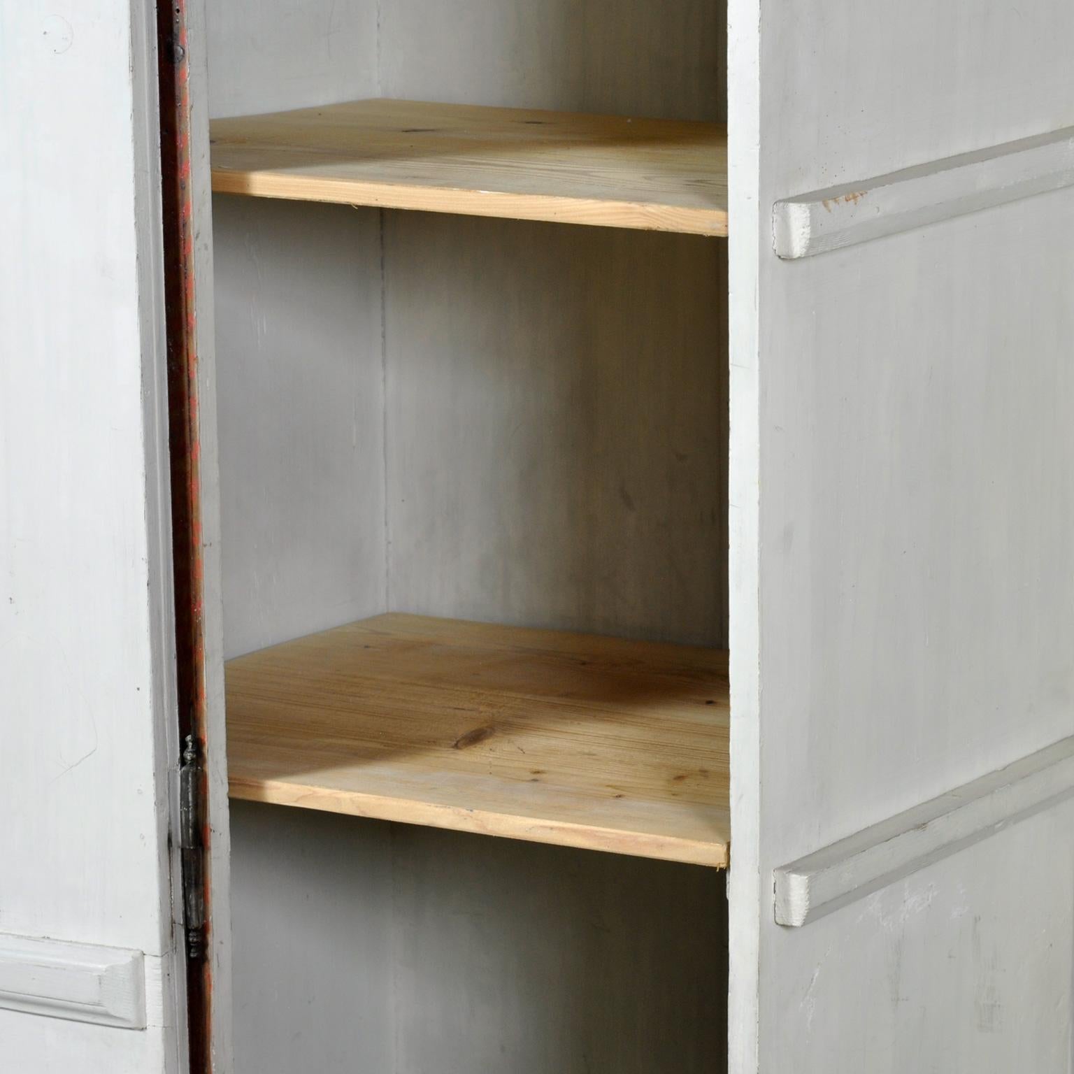 Peint à la main Armoire/meuble de mariage d'art populaire peint à la main, Allemagne du Sud, daté de 1807 en vente