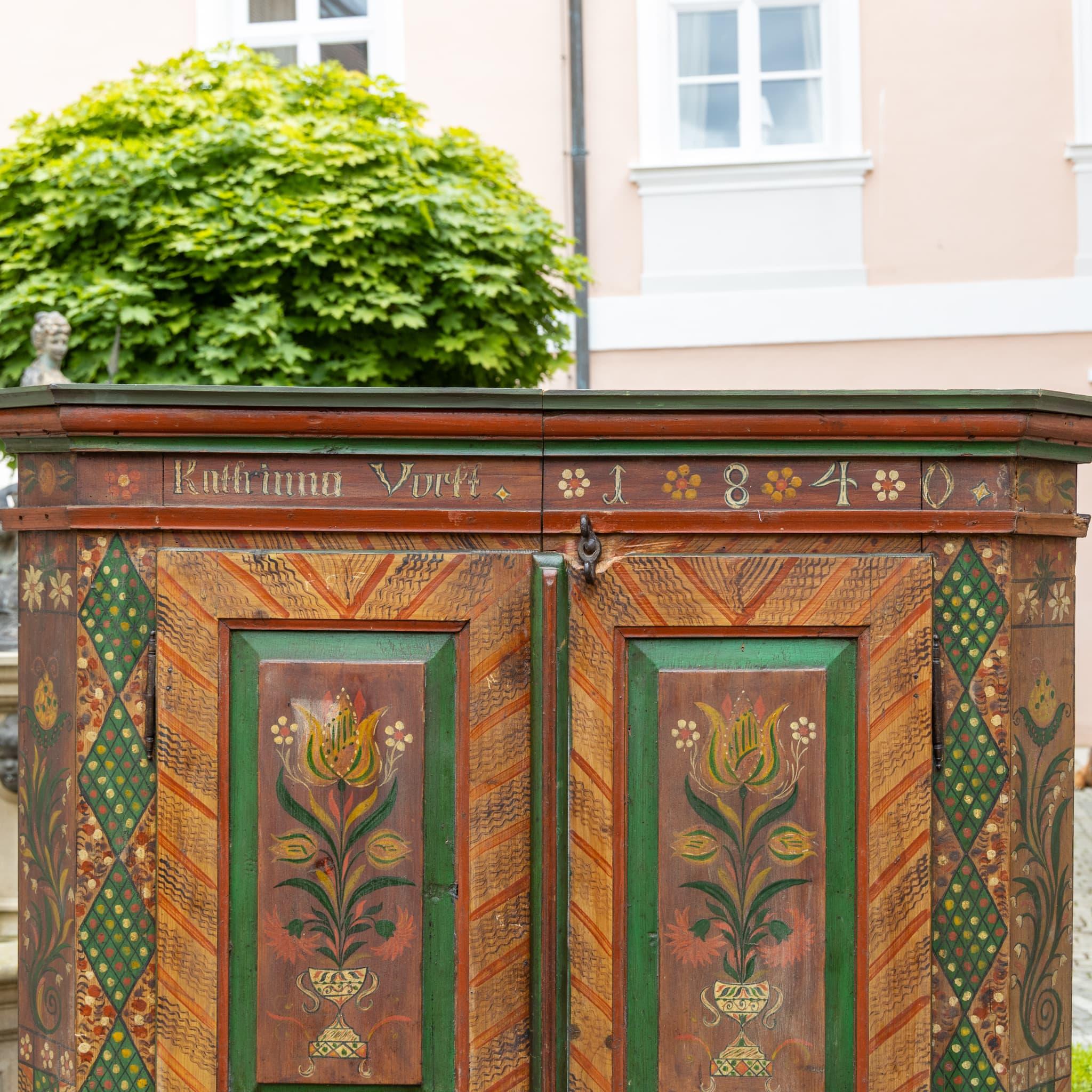 Tedesco Armoire d'arte popolare dipinto a mano, Germania meridionale, datato 1840, con iscrizione 