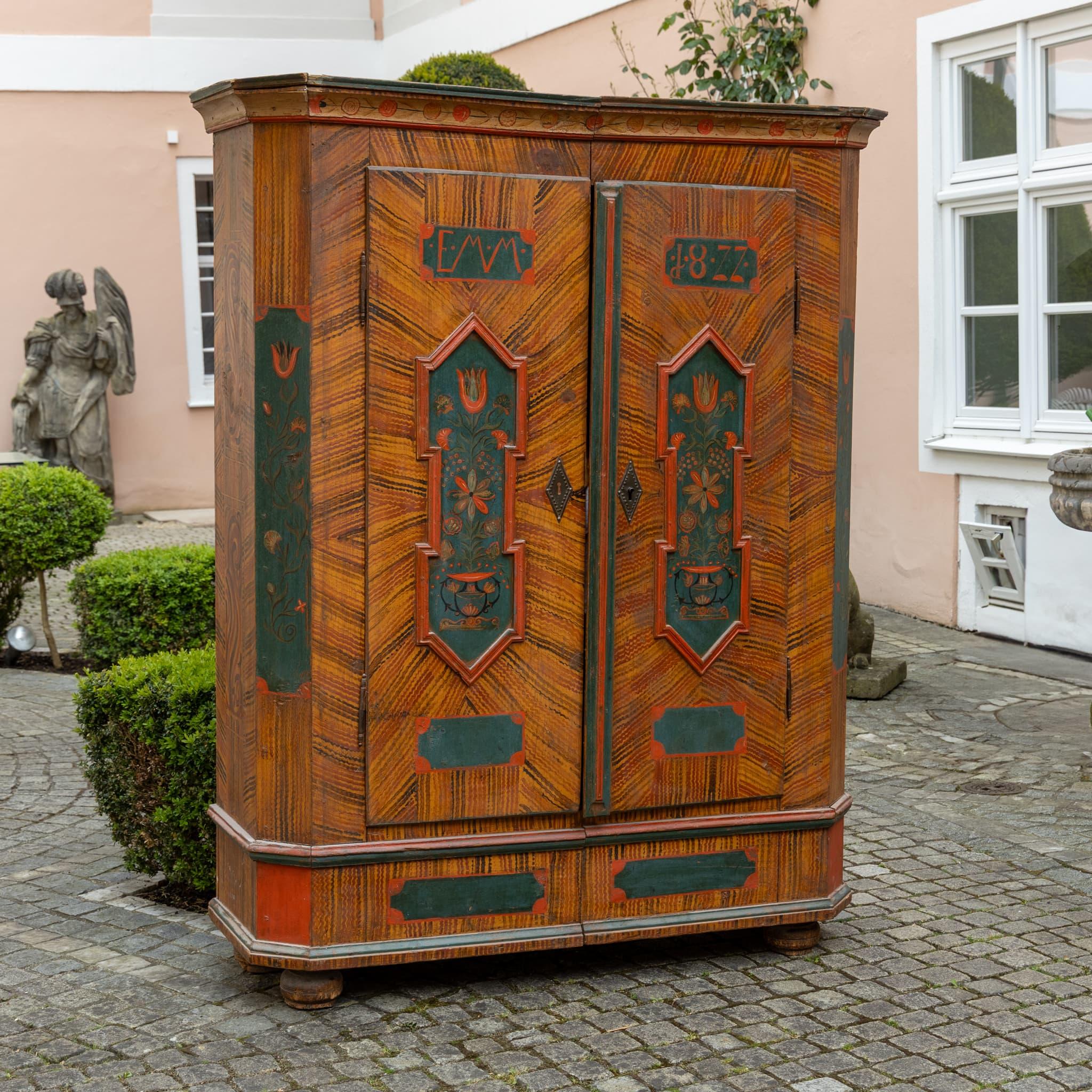 Armoire d'arte popolare dipinto a mano, Germania meridionale, datato 1877 e Monogram EMM In condizioni buone in vendita a Greding, DE