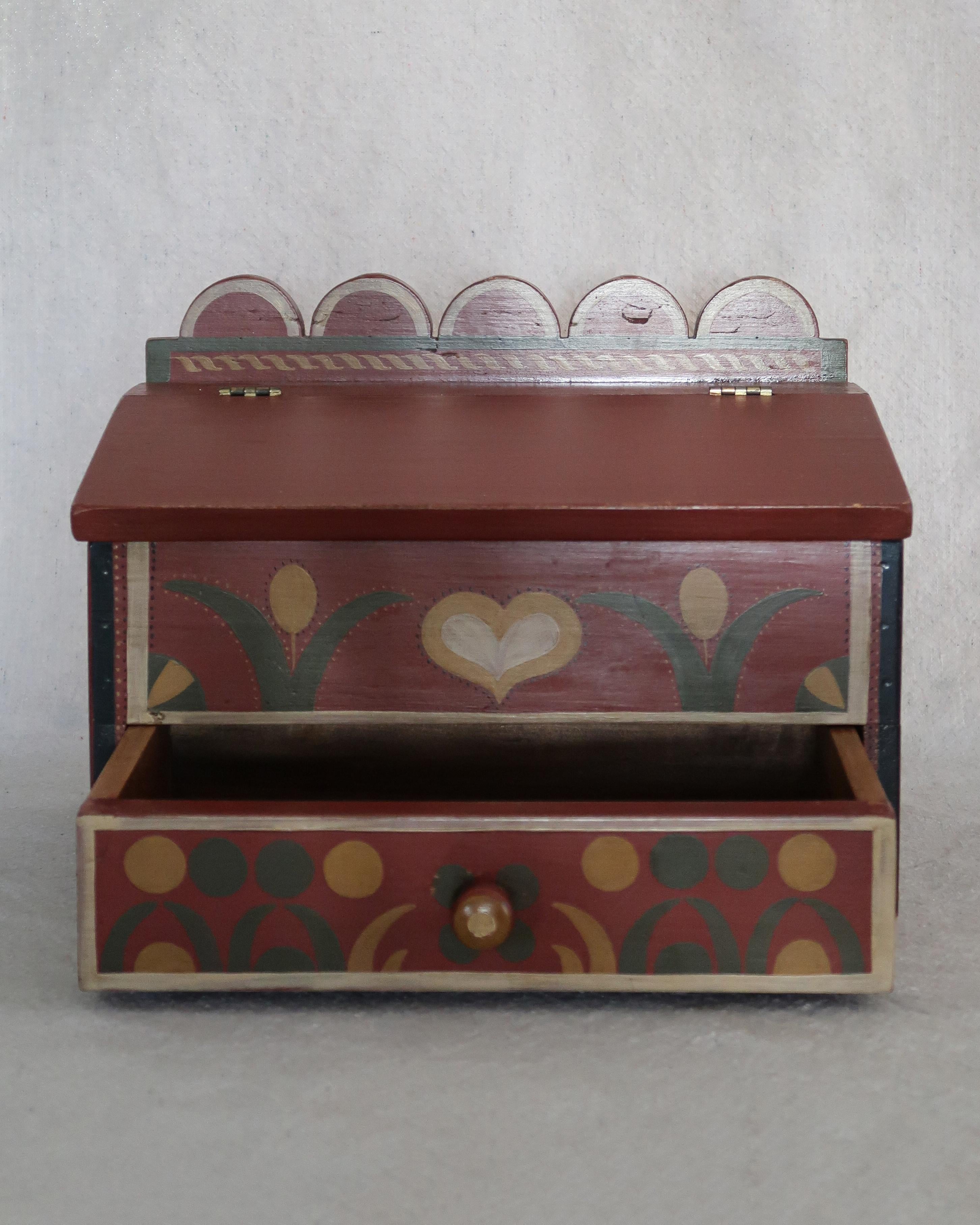 Caja de arte popular pintada a mano Pintado a mano en venta