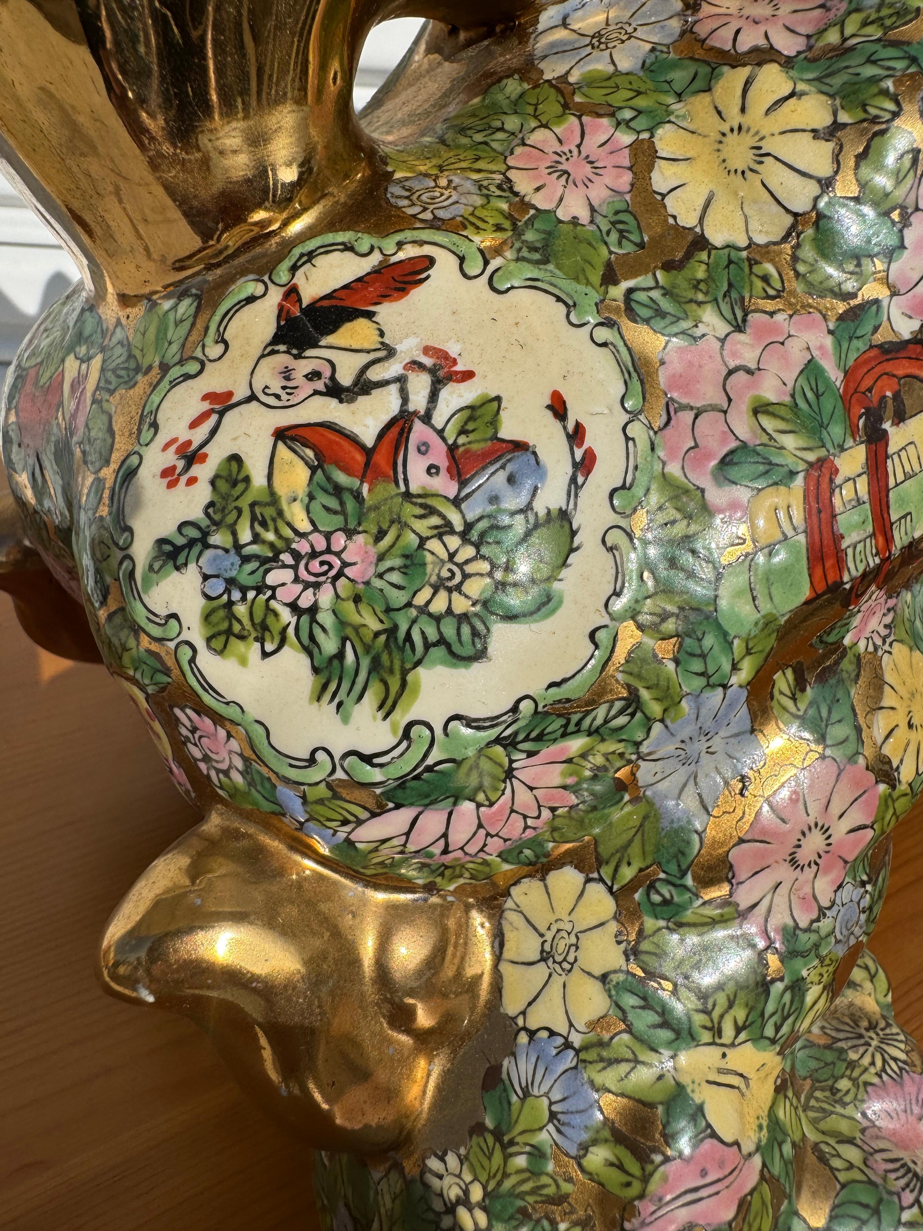 Dipinto Cane Foo Kirin dipinto a mano con spada in bocca in vendita