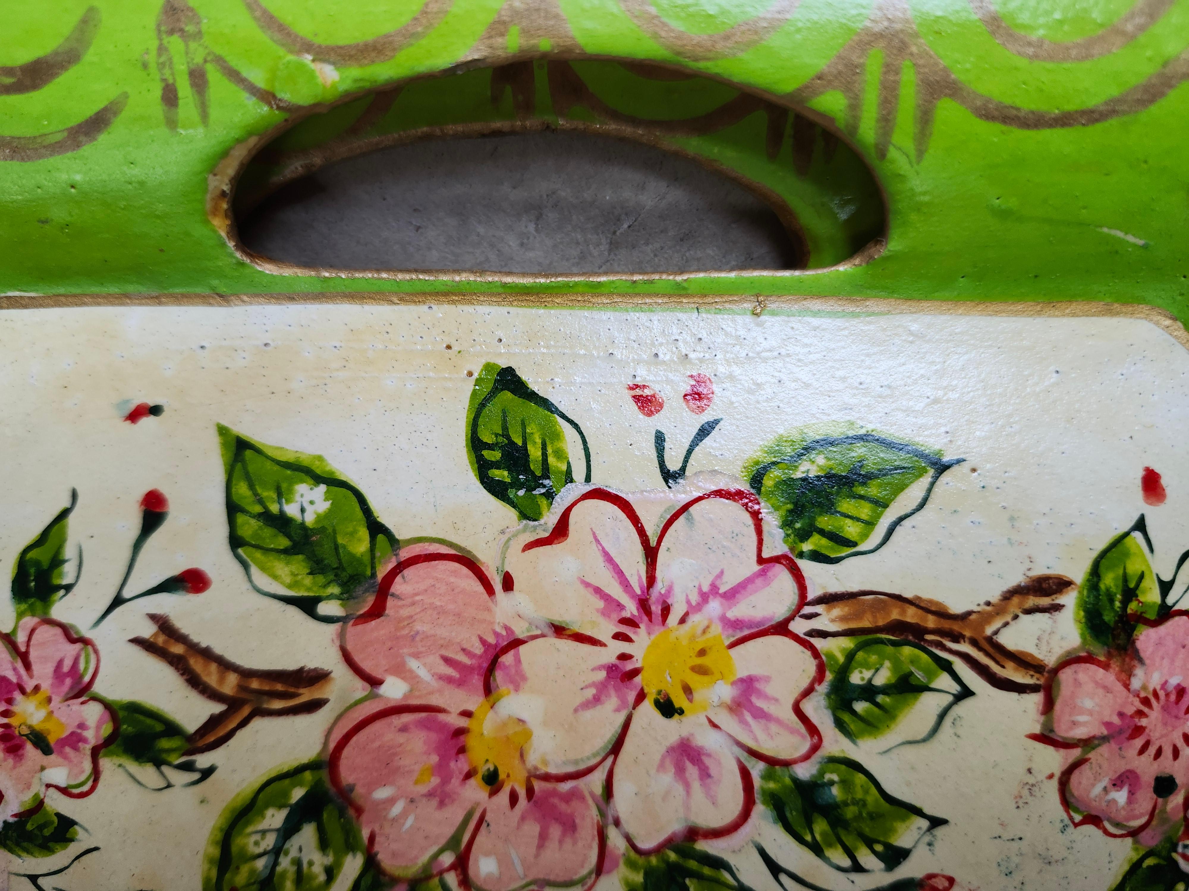 10 Bandejas Individuales de Madera Pintadas a Mano con Motivos Florales Japón 1965 mediados del siglo XX en venta