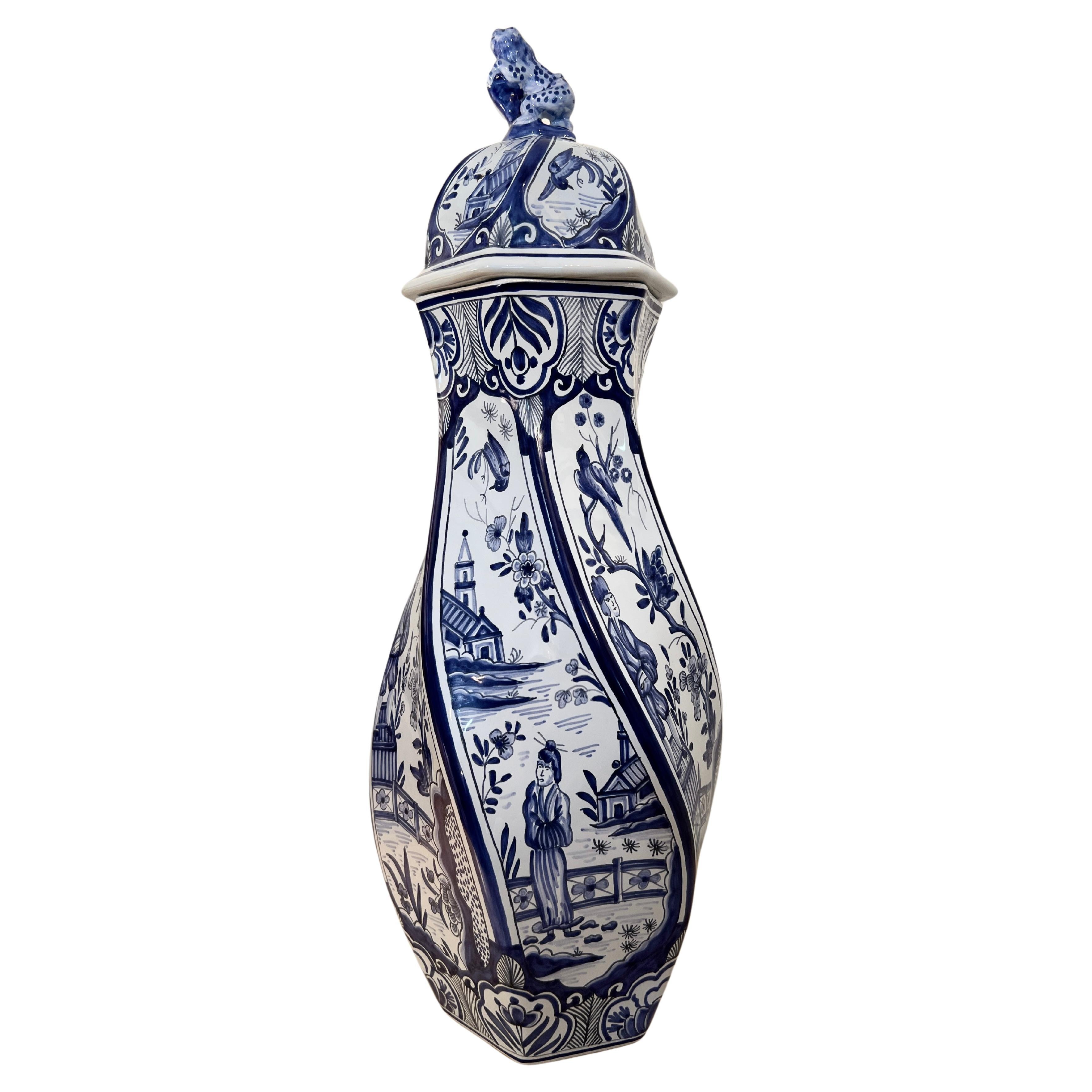 Vase à couvercle bleu et blanc peint à la main - Whiting  Signé pour Tiffany & Co