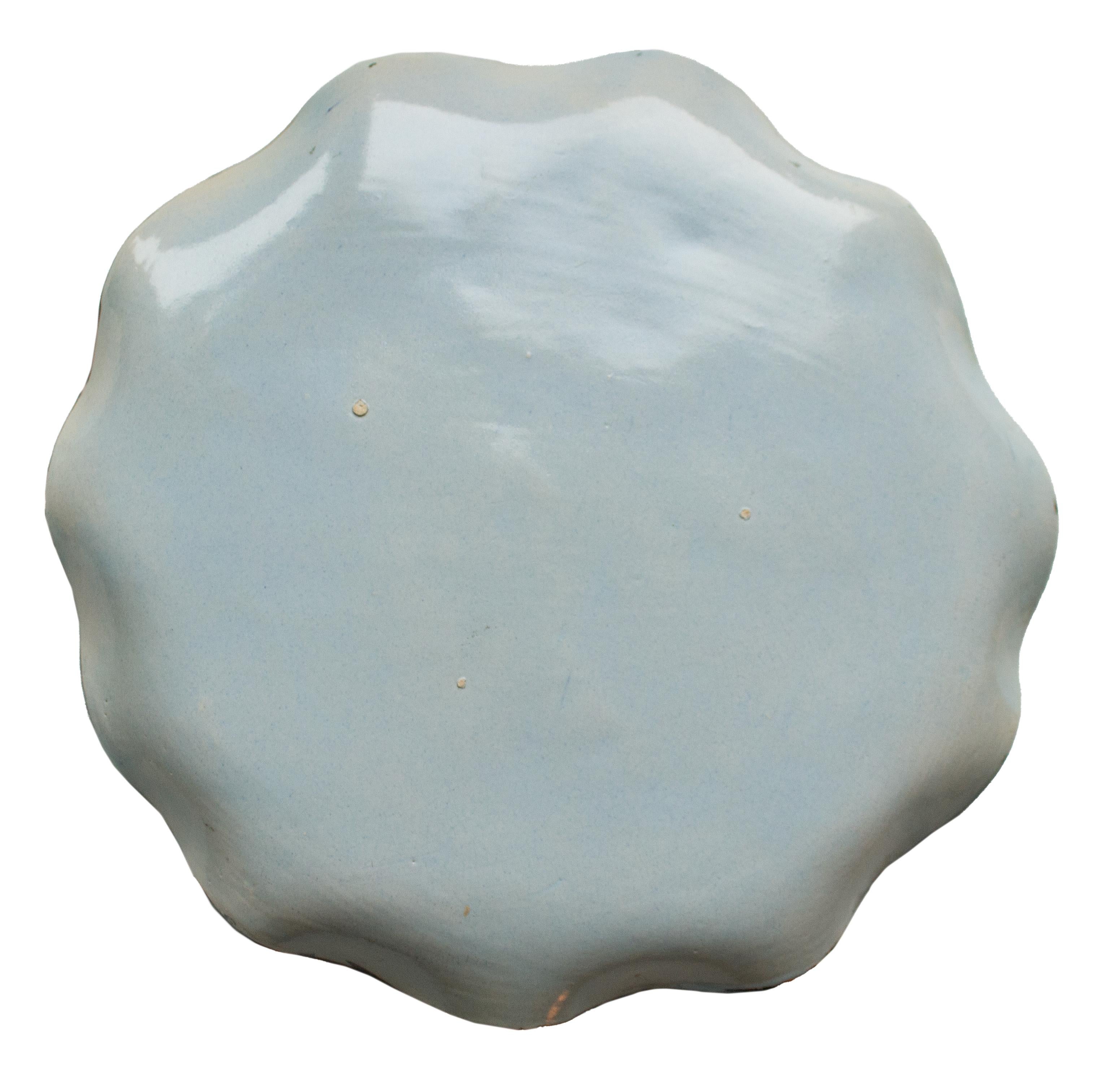 Assiettes de campagne peintes à la main célébrant l'artisanat rural en noir et gris en vente 4