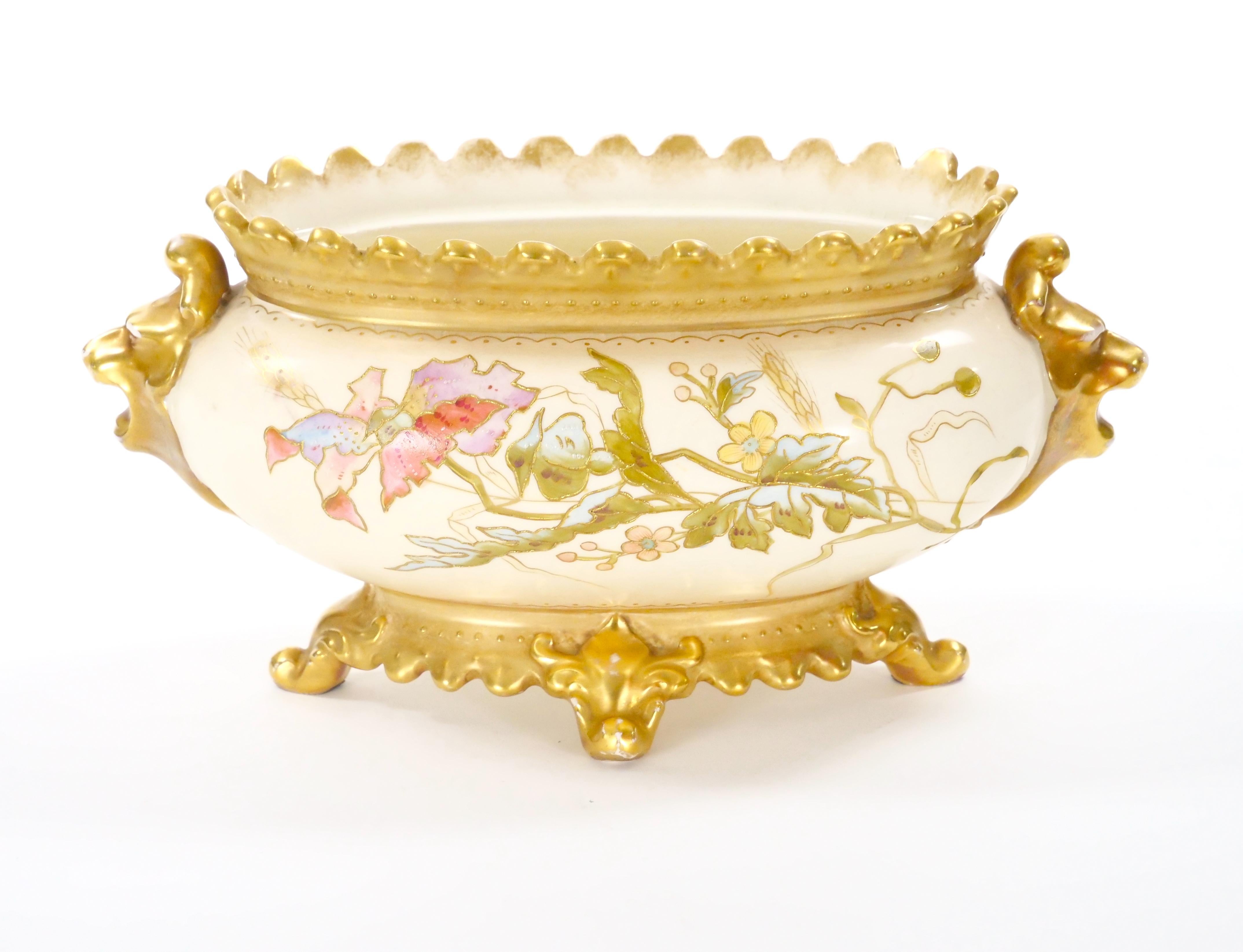 Centrotavola tedesco dipinto a mano e decorato in oro con motivi floreali e fogliati in vendita 2