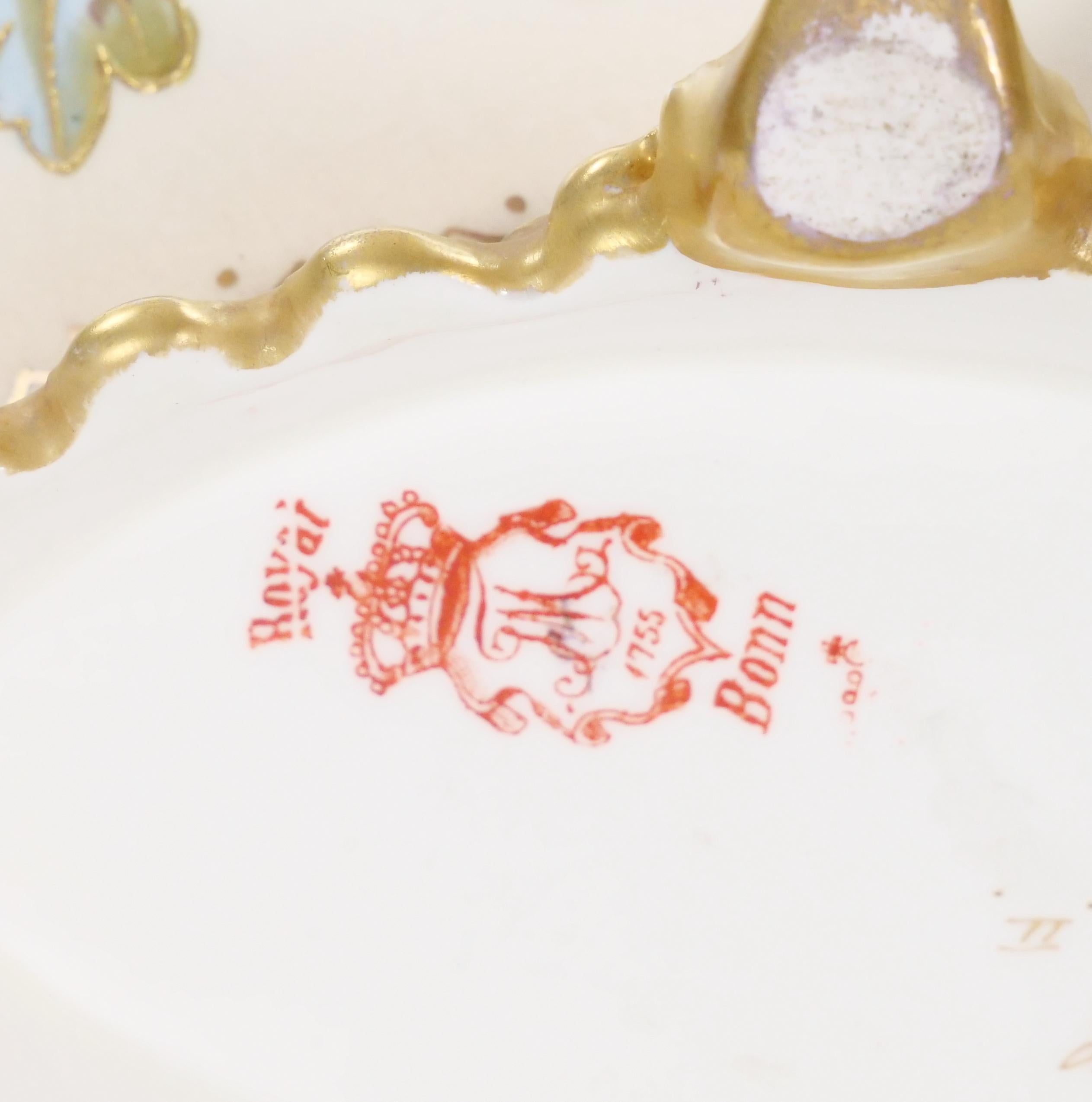 Centrotavola tedesco dipinto a mano e decorato in oro con motivi floreali e fogliati in vendita 1