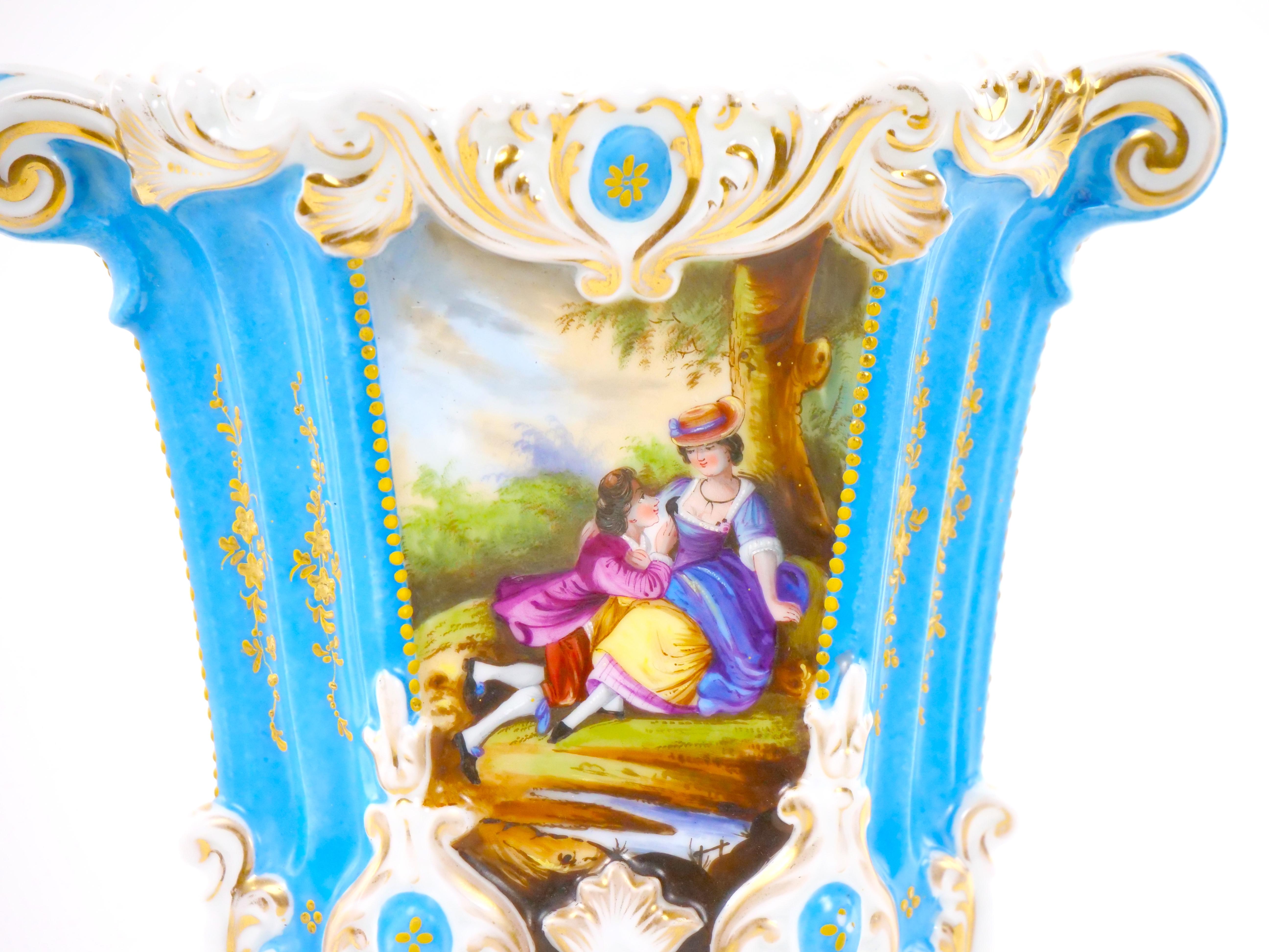 Vase décoratif en porcelaine Old Paris peint à la main et décoré de dorures en vente 5