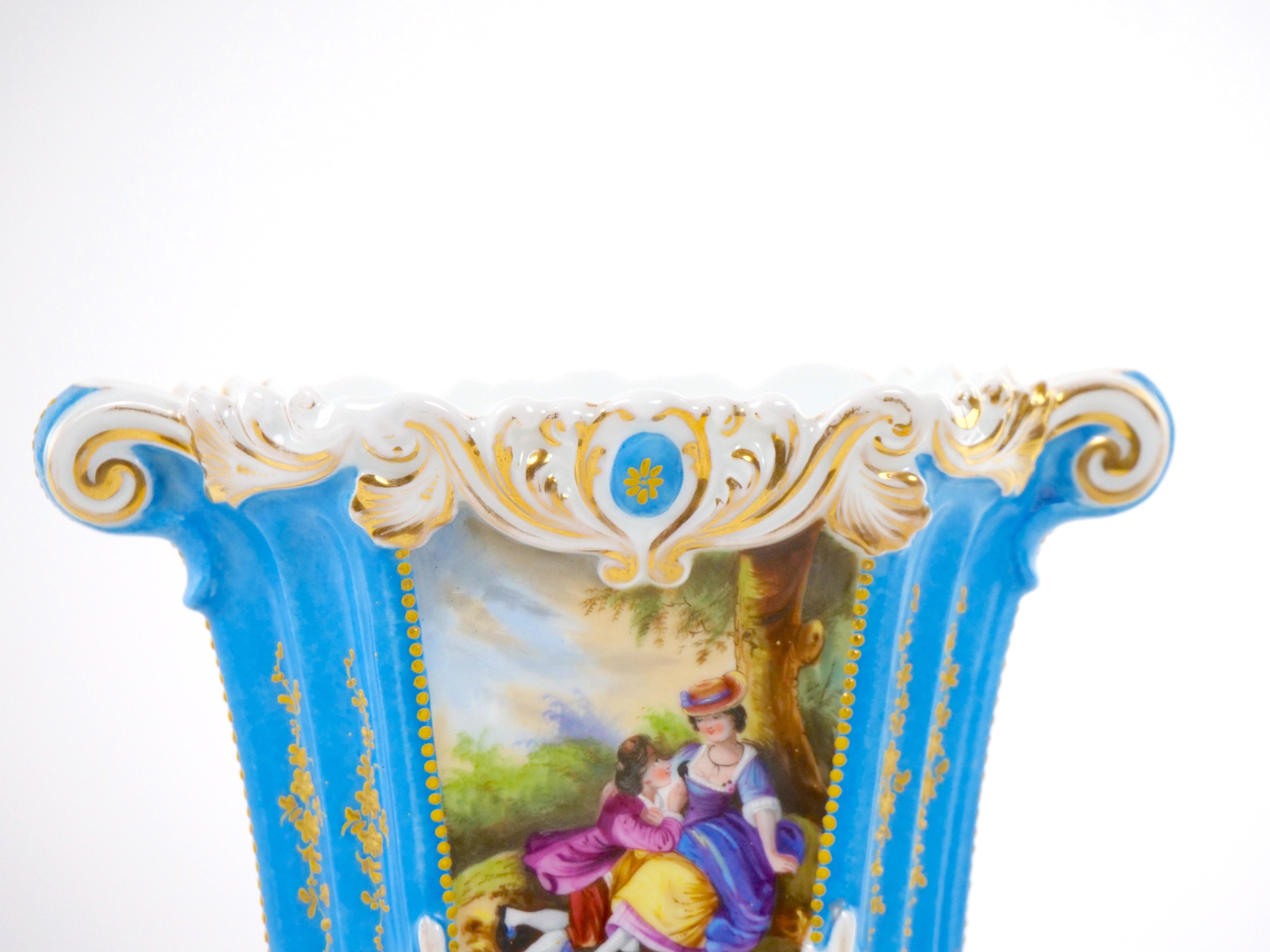 Hand painted & Gilt Decorated Old Paris Porcelain Decorative Vase For Sale 7