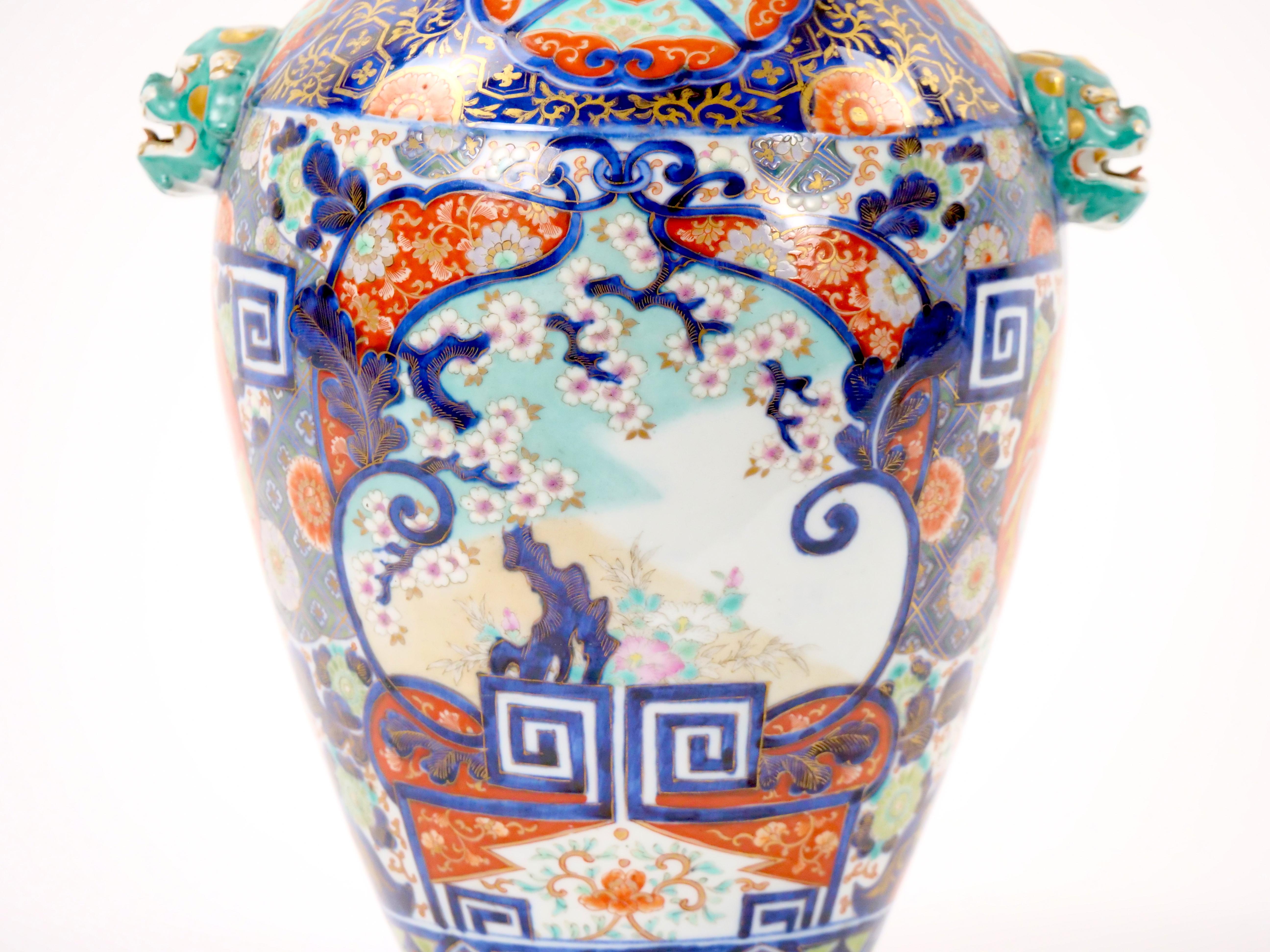 Chinese Export Hand Painted / Gilt Gold Decorated Imari Porcelain Vase / Foo Dog Side Handle For Sale