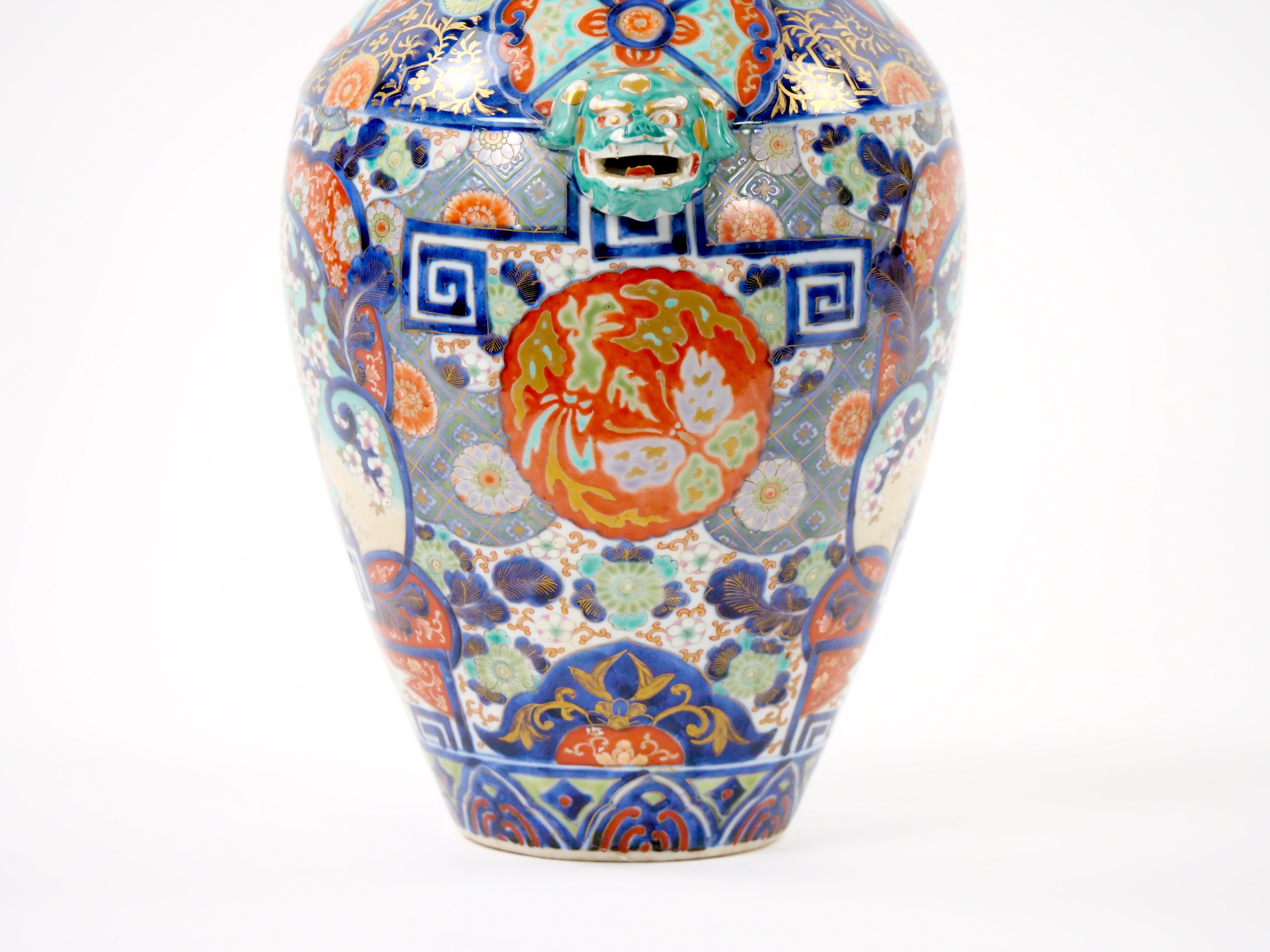 Hand Painted / Gilt Gold Decorated Imari Porcelain Vase / Foo Dog Side Handle In Good Condition For Sale In Tarry Town, NY