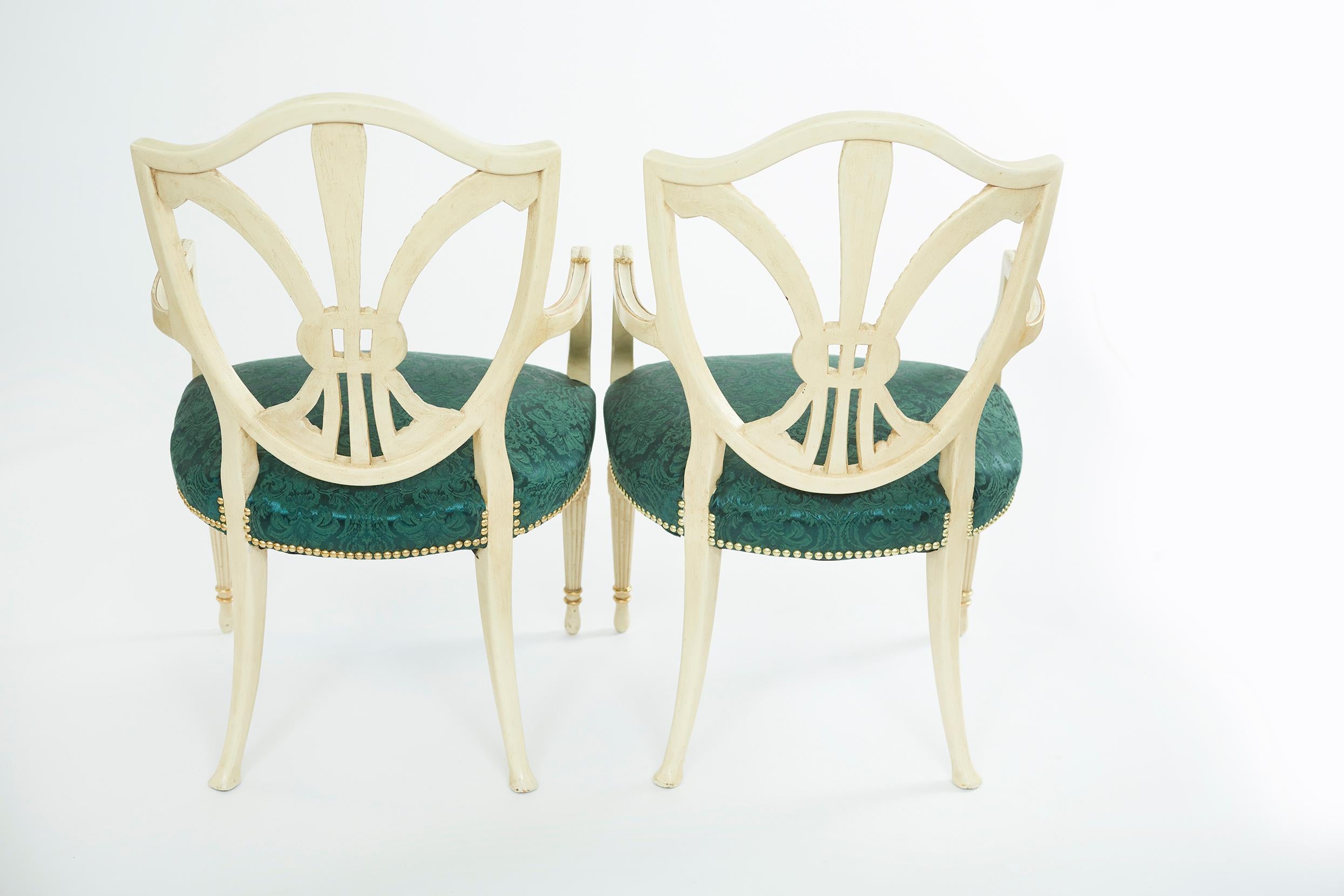 Ensemble de chaises de salle à manger peintes à la main et encadrées de bois doré en vente 8