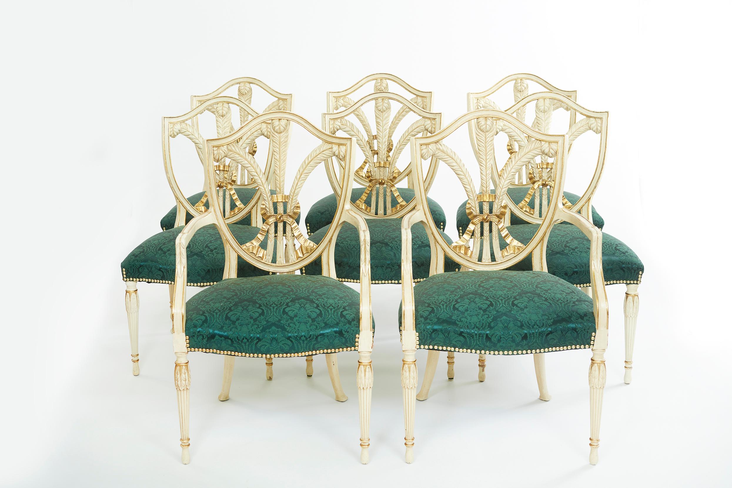 Ensemble de chaises de salle à manger peintes à la main et encadrées de bois doré en vente 10