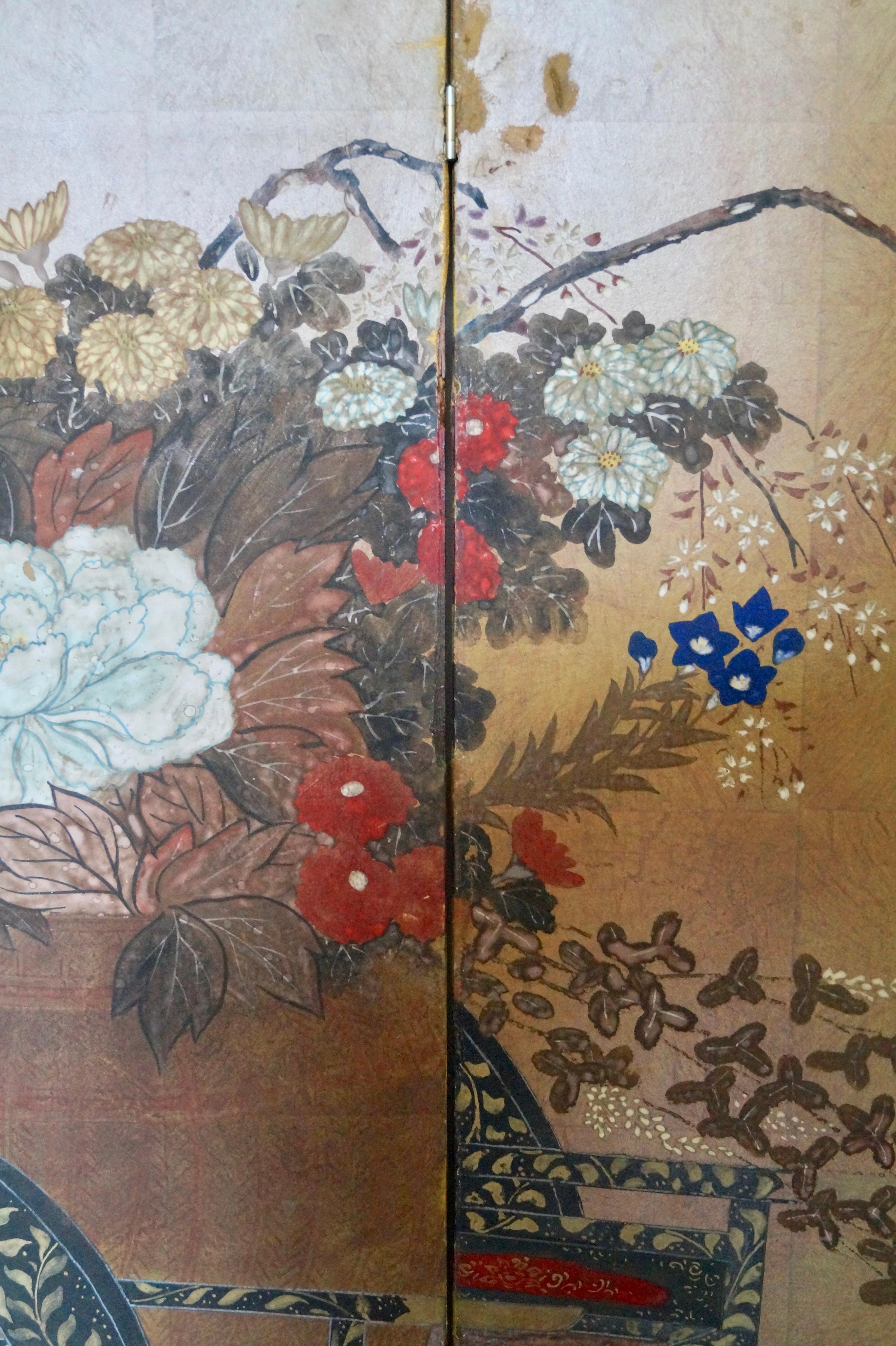 Handbemalter goldener chinesischer klappbarer Raumteiler, 1900 (Frühes 20. Jahrhundert) im Angebot