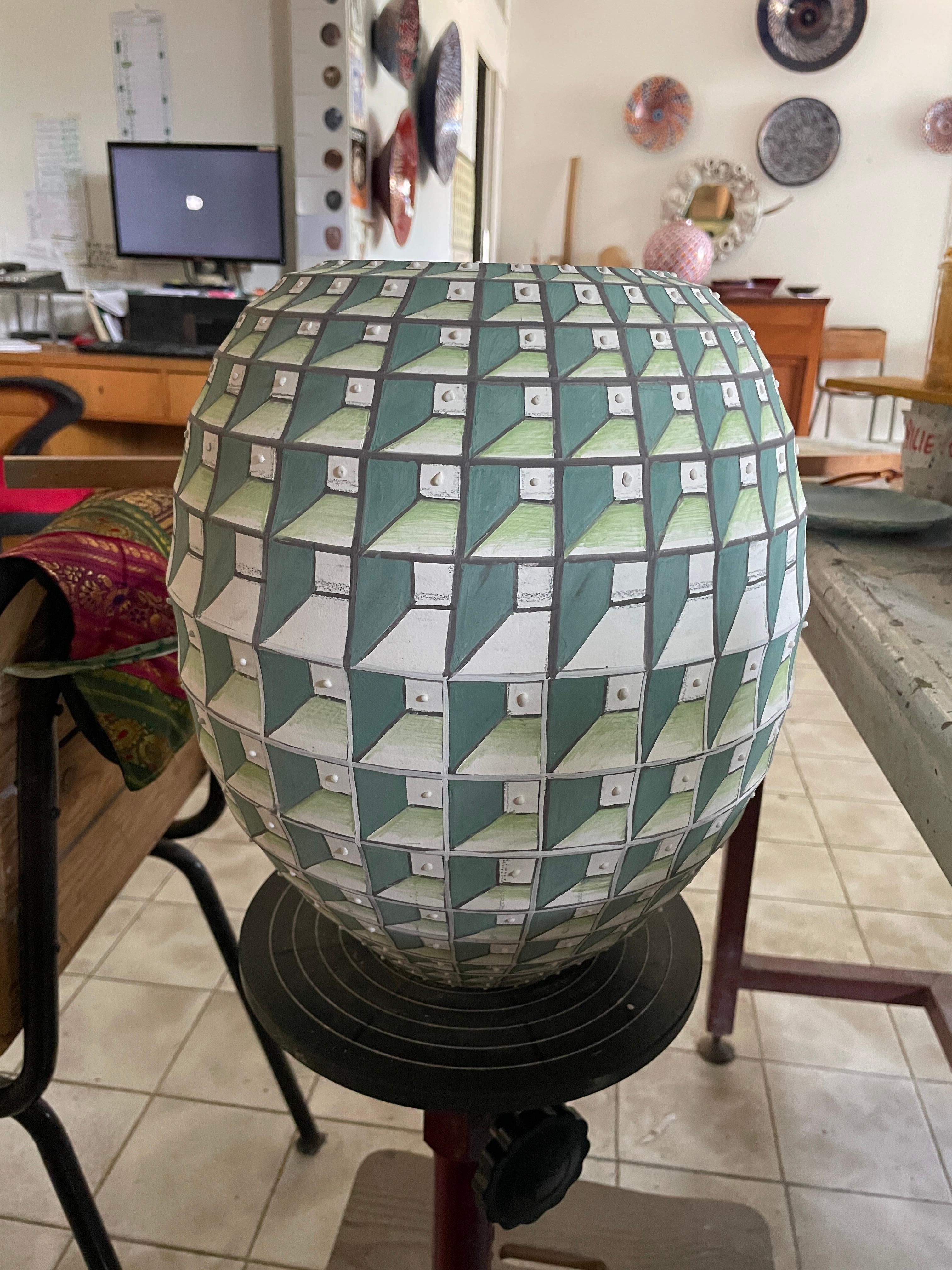 Dipinto a mano  Vaso in ceramica verde di Bottega Vignoli Italia Maiolica Contemporanea in vendita 4