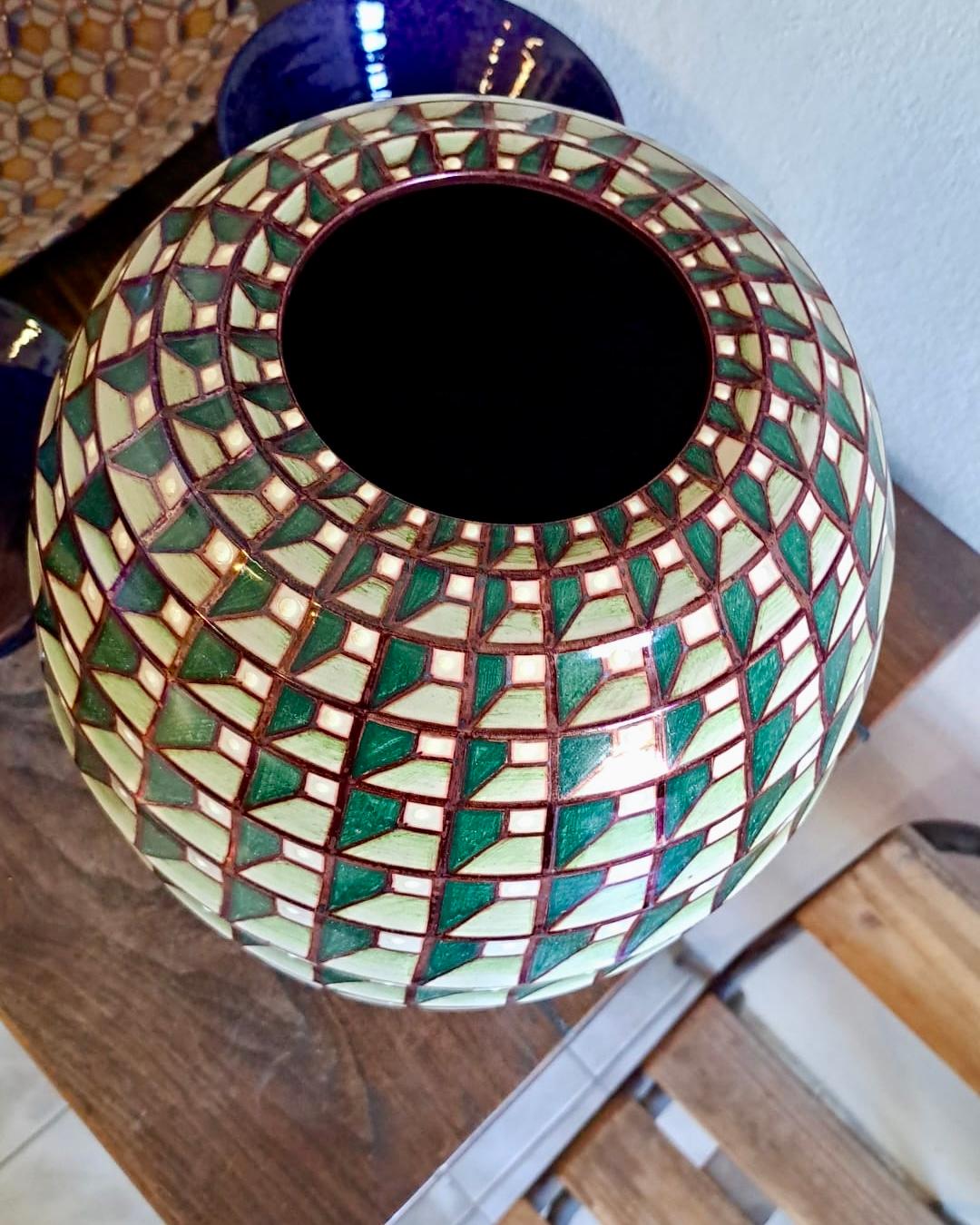 Romano classico Dipinto a mano  Vaso in ceramica verde di Bottega Vignoli Italia Maiolica Contemporanea in vendita