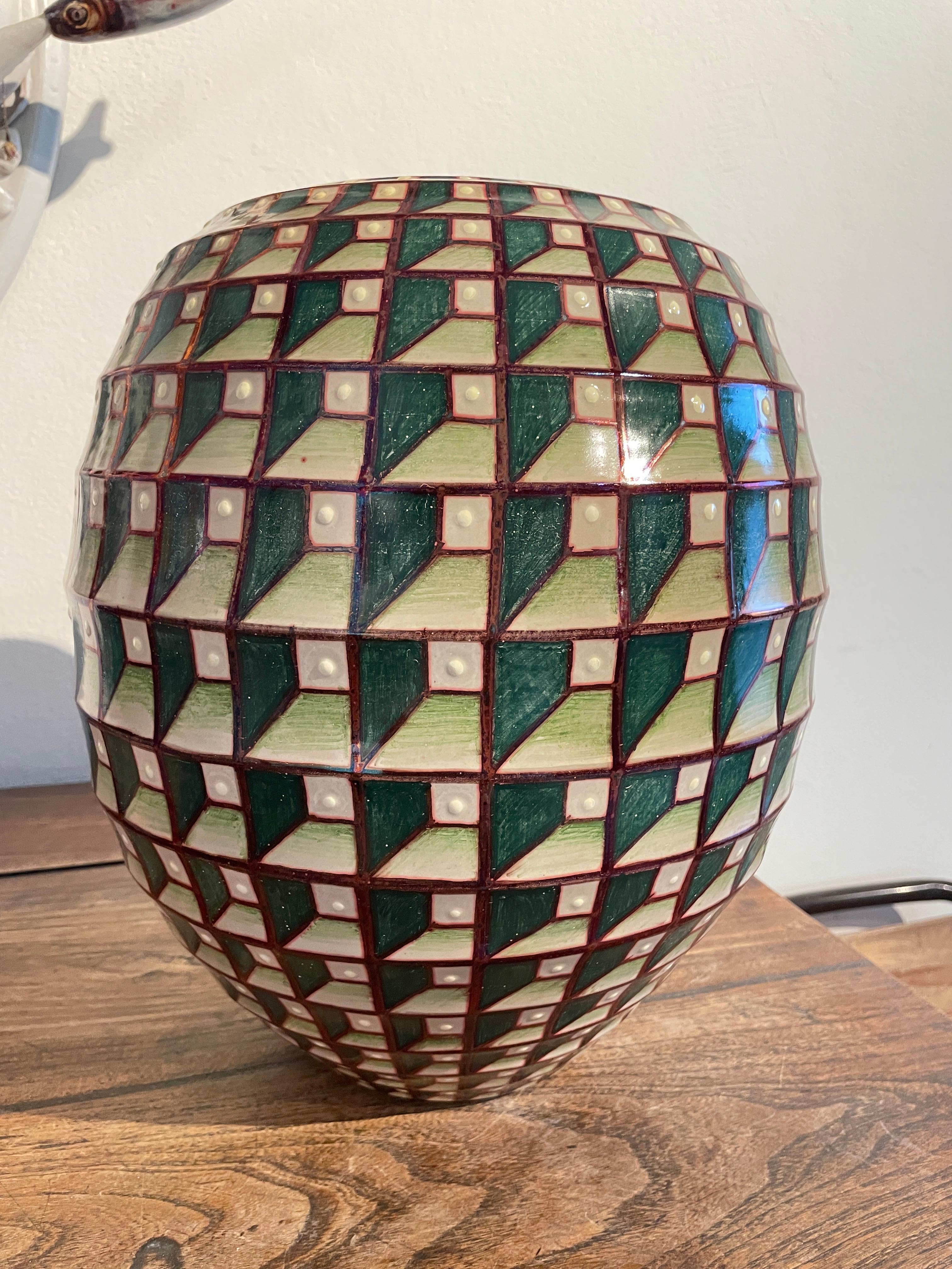 XXI secolo e contemporaneo Dipinto a mano  Vaso in ceramica verde di Bottega Vignoli Italia Maiolica Contemporanea in vendita