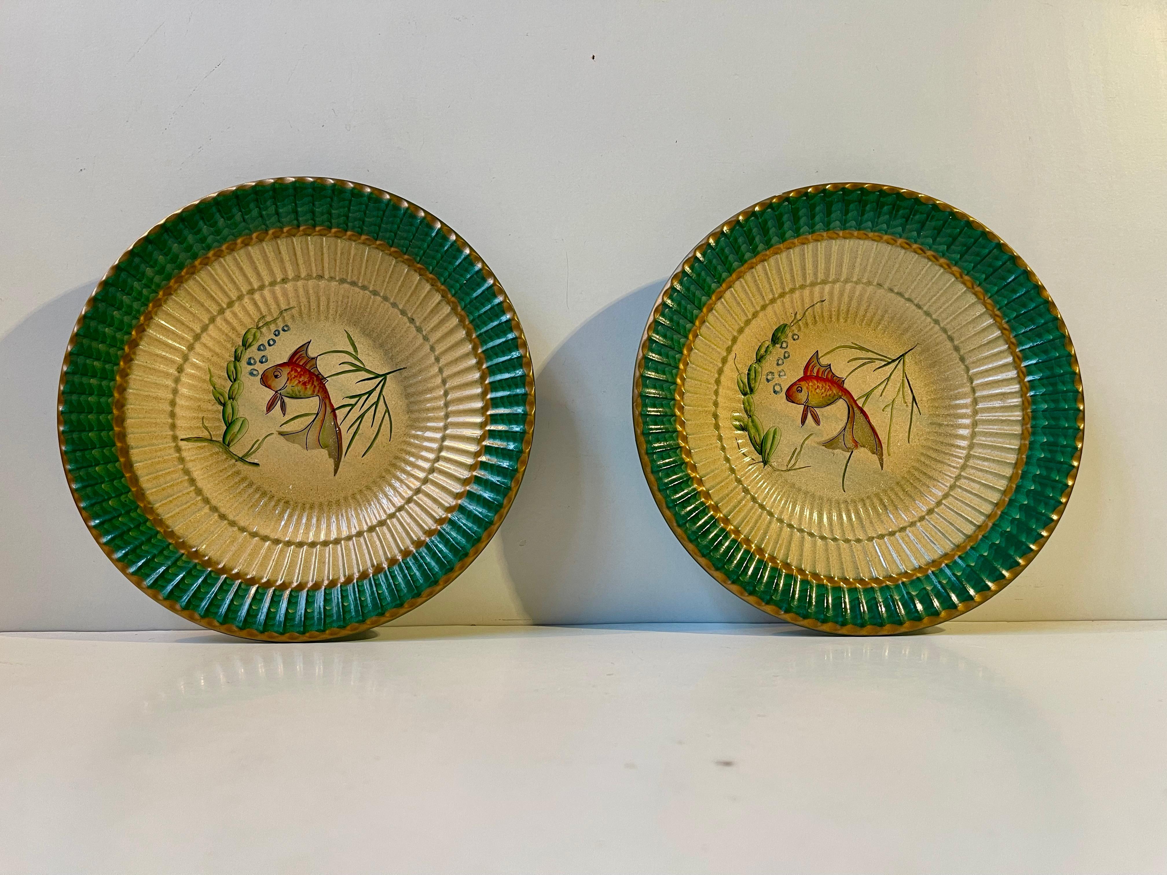 Platos de mayólica italiana verde pintados a mano con peces dorados, años 50 en Bueno estado para la venta en Esbjerg, DK