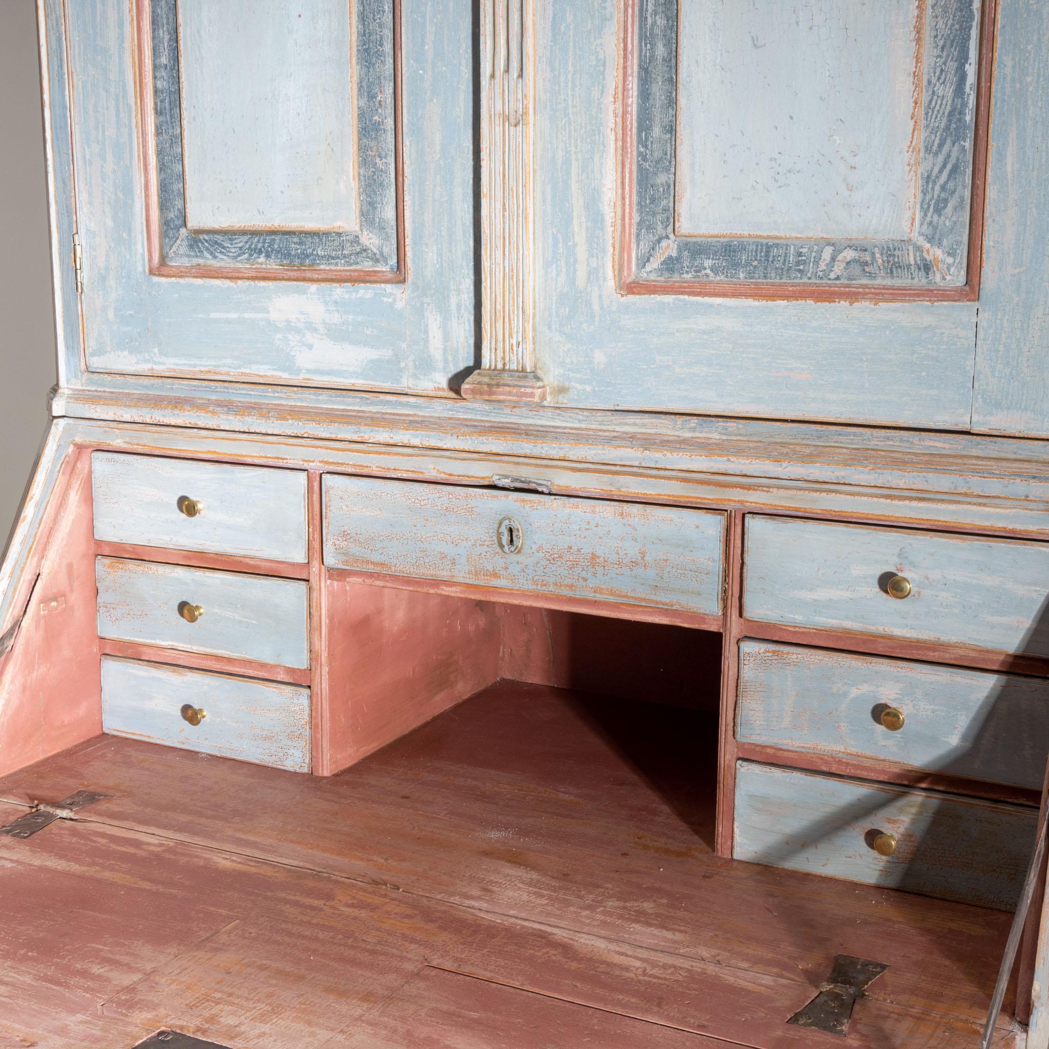 Hand Painted Gustavian-Style Secretaire in Blue and Red, 18th Century 2