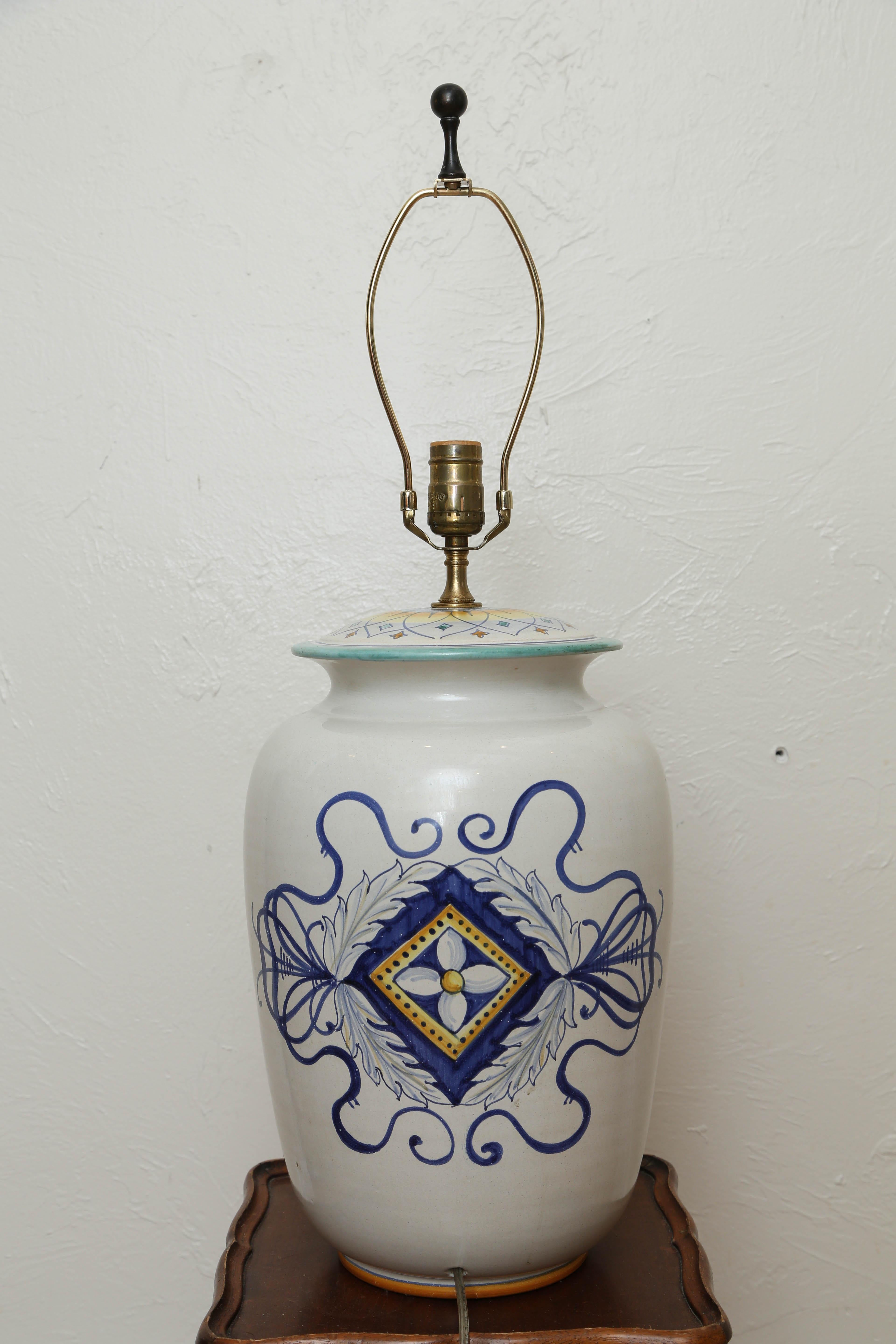 Hand Painted Italian Armorial Style Pottery Lamp For Sale 1