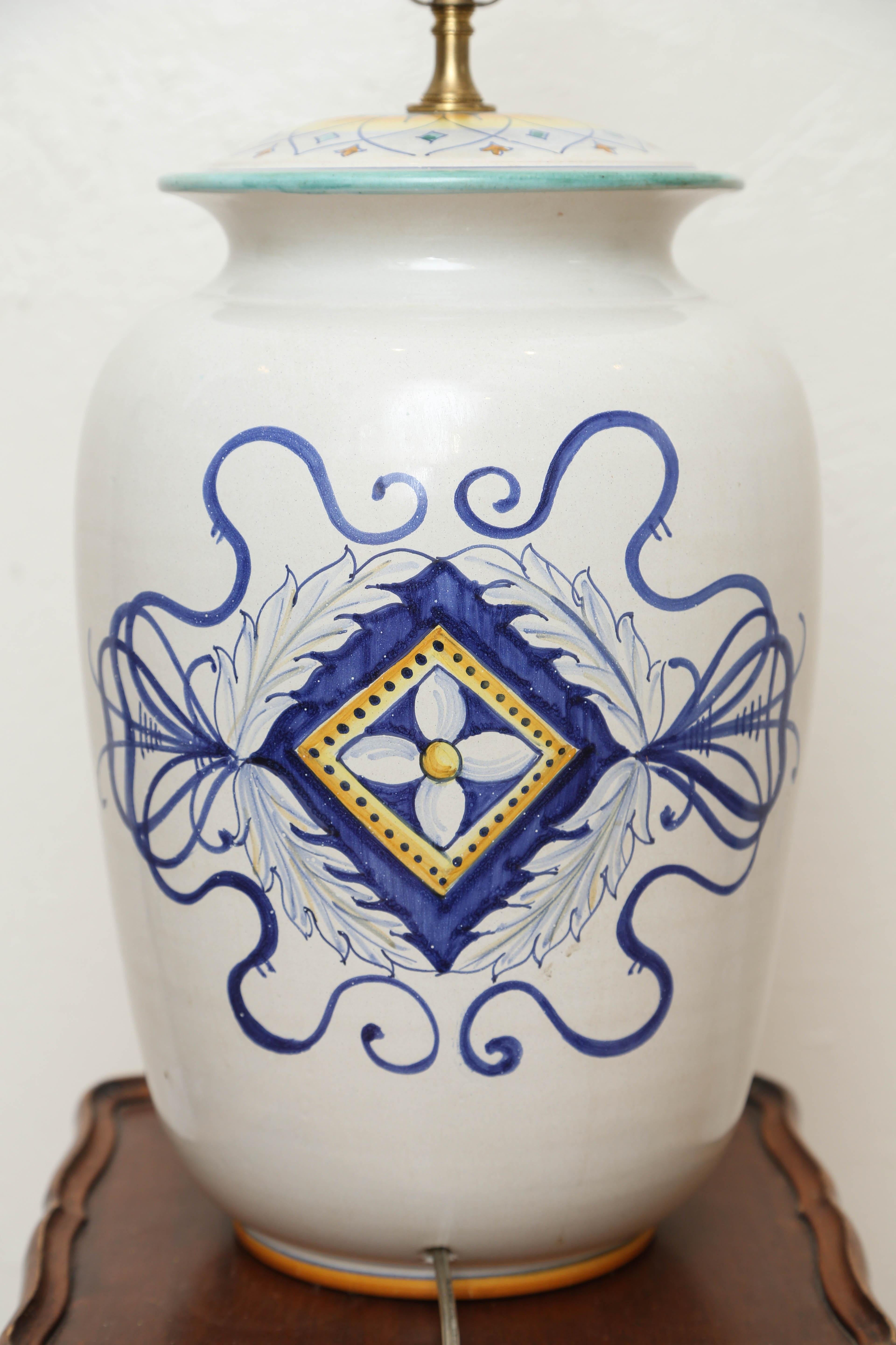 Hand Painted Italian Armorial Style Pottery Lamp For Sale 2