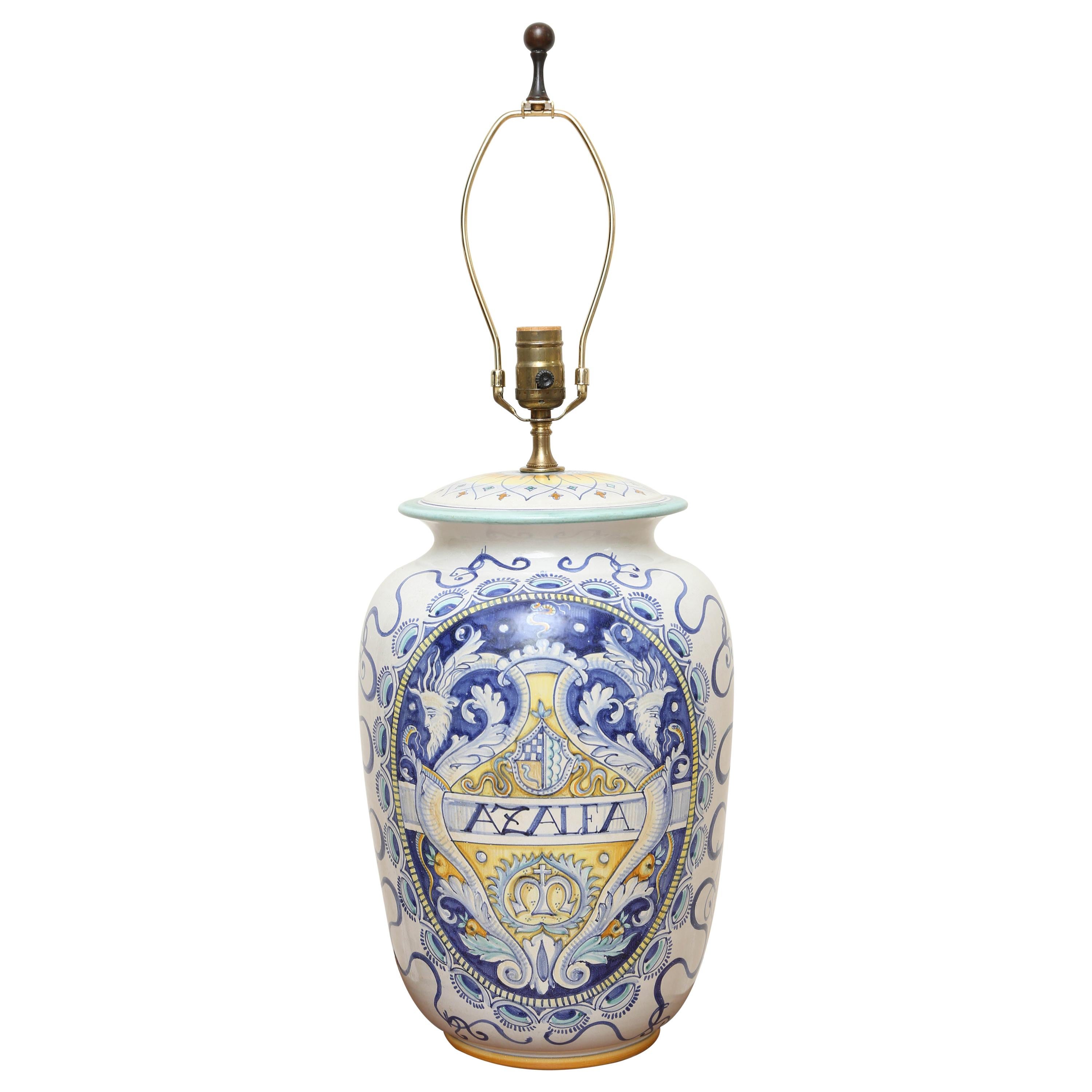 Handbemalte italienische Keramiklampe im Wappenstil, handbemalt im Angebot