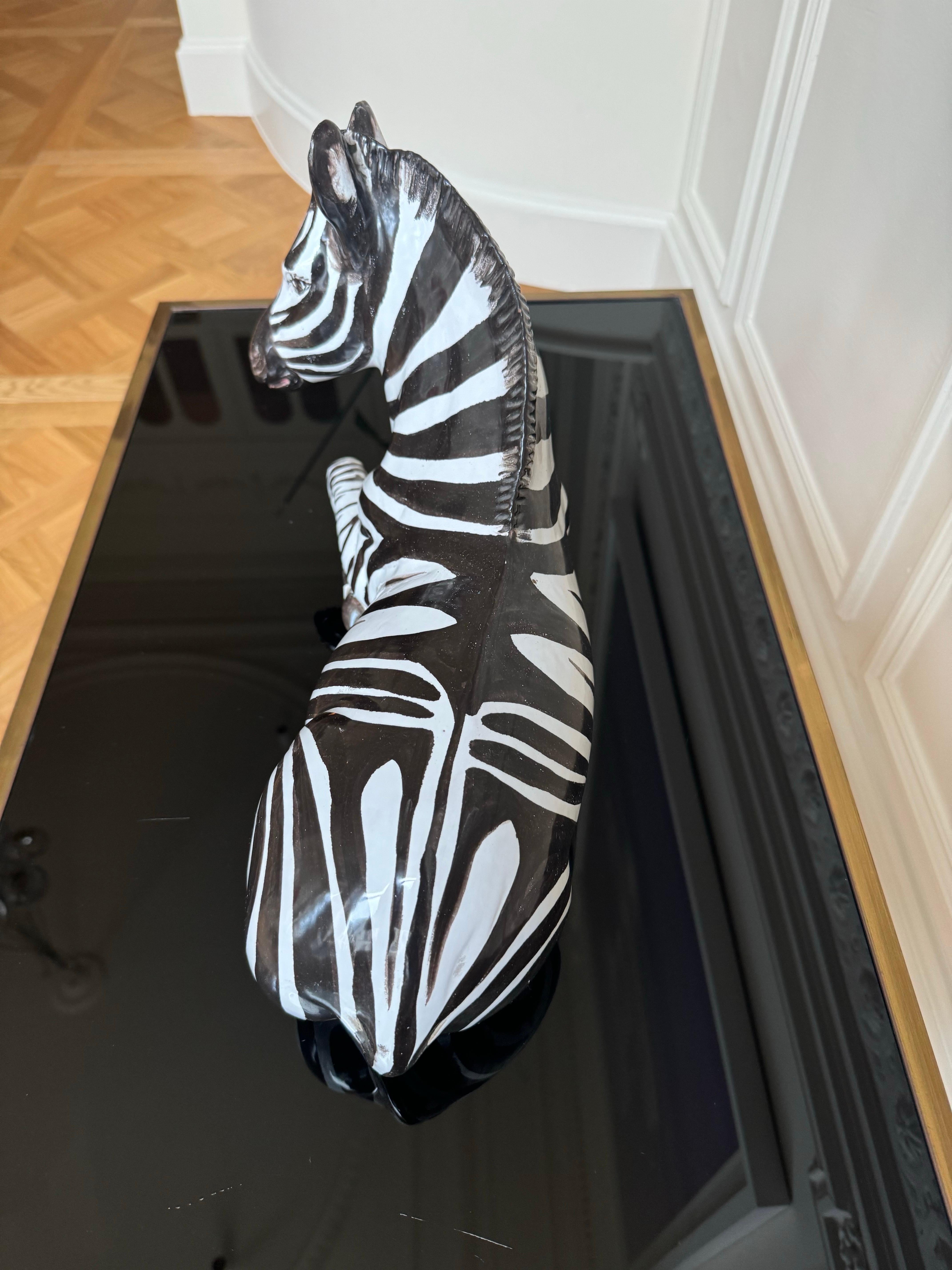 Hollywood Regency Sculpture zébrée en céramique italienne peinte à la main, années 1960 en vente