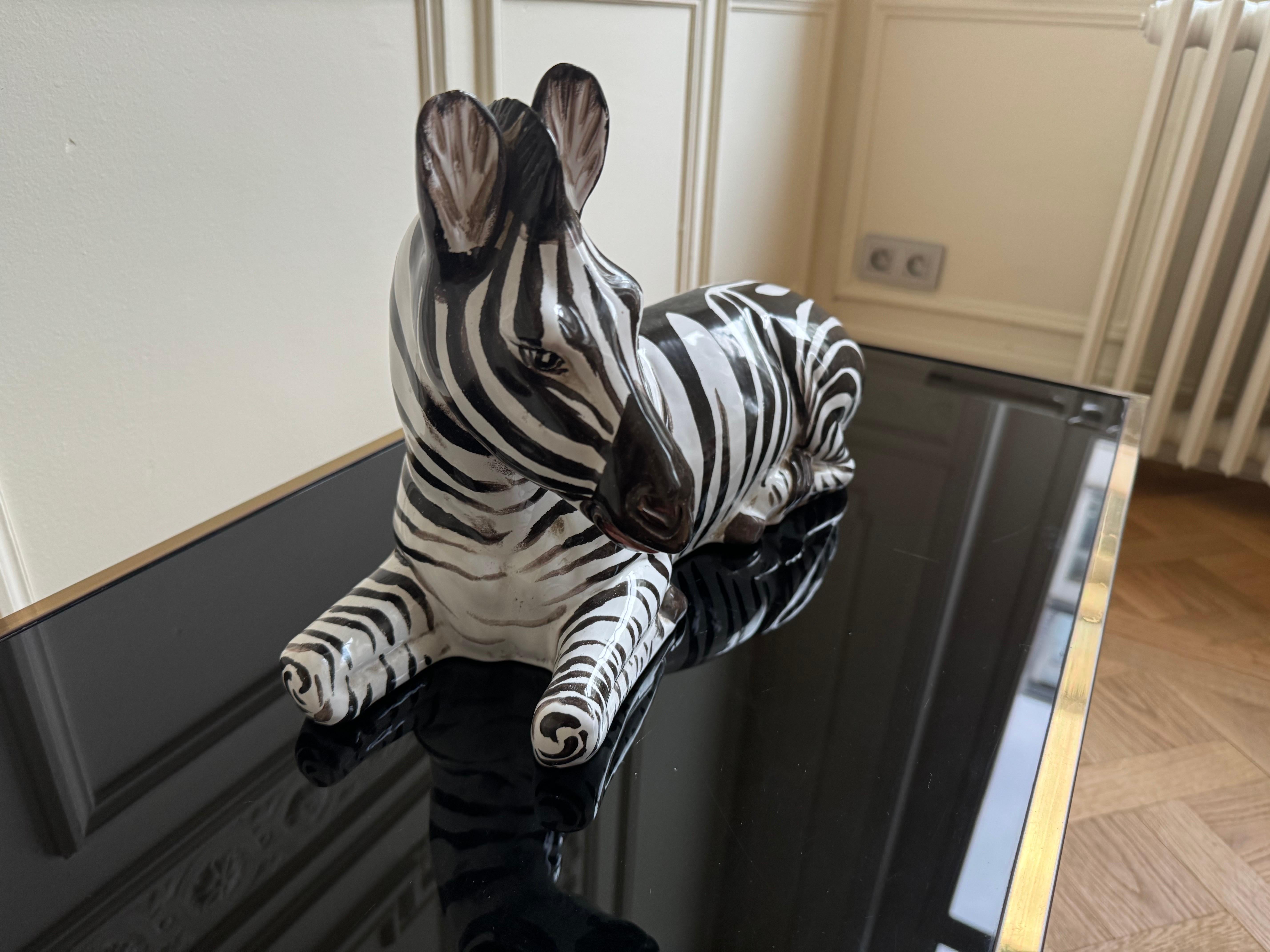 Sculpture zébrée en céramique italienne peinte à la main, années 1960 Bon état - En vente à Brussel, BE
