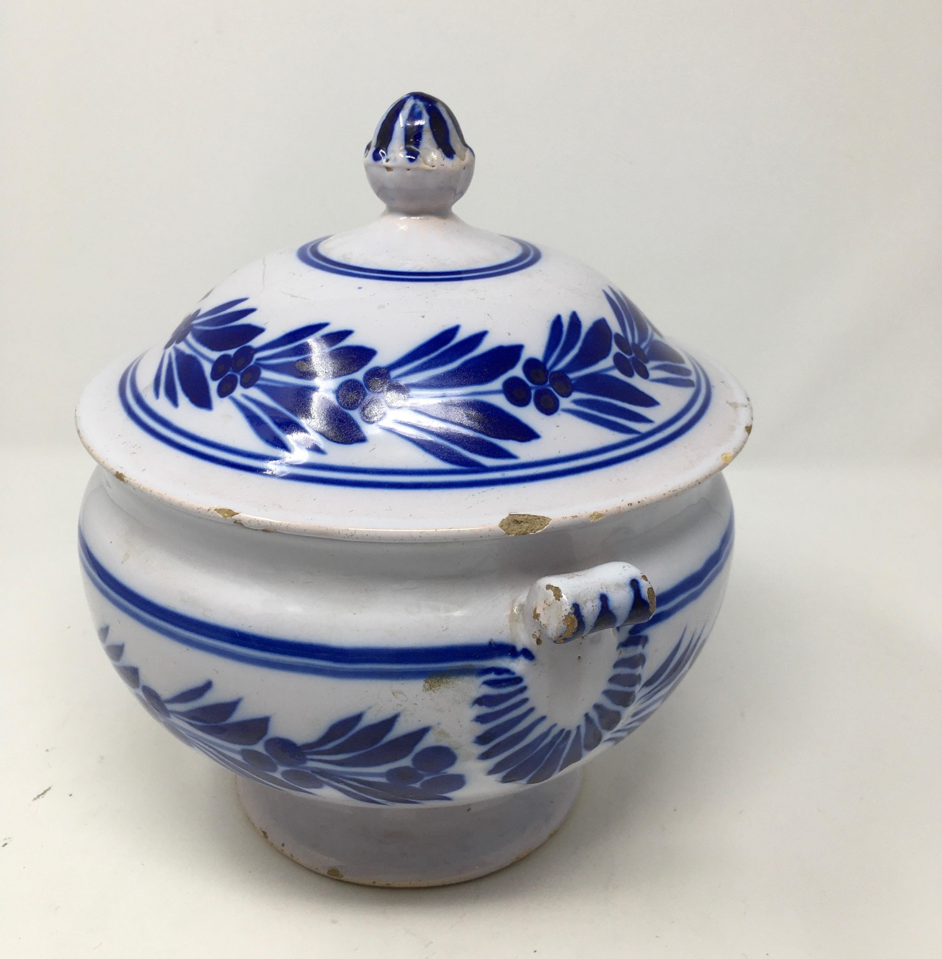 18th Century Hand Painted Italian Deruta Pottery Tureen For Sale