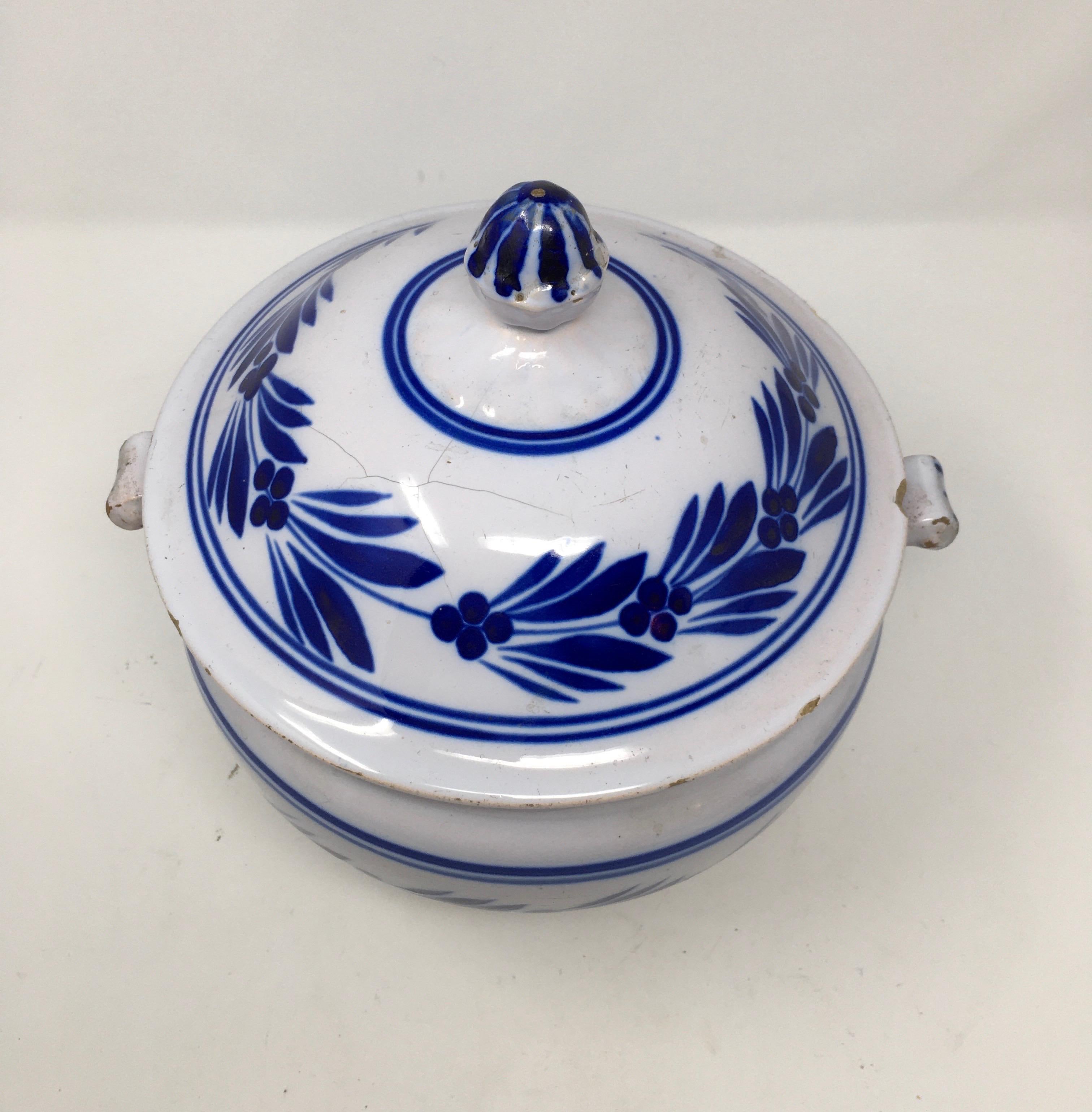 Hand Painted Italian Deruta Pottery Tureen For Sale 1