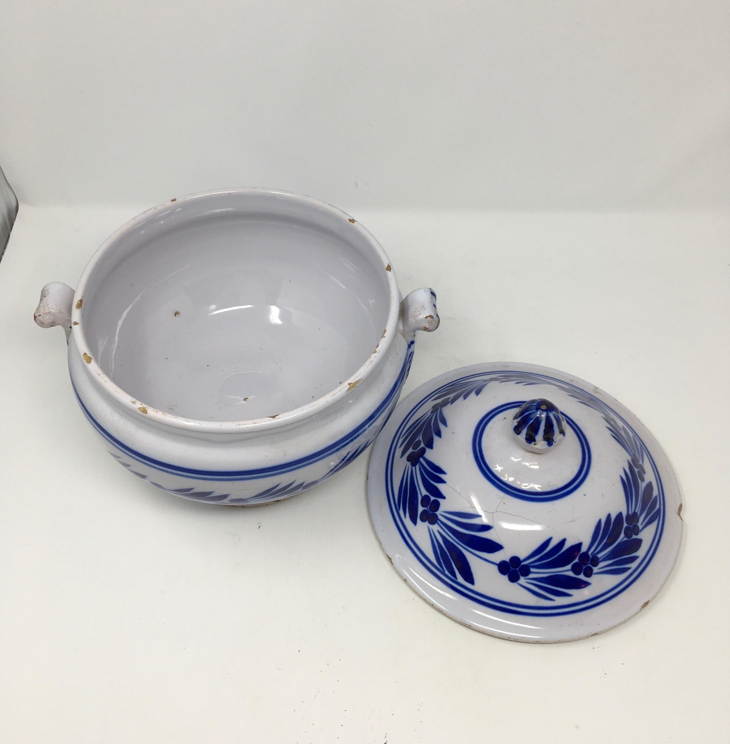 Hand Painted Italian Deruta Pottery Tureen For Sale 2