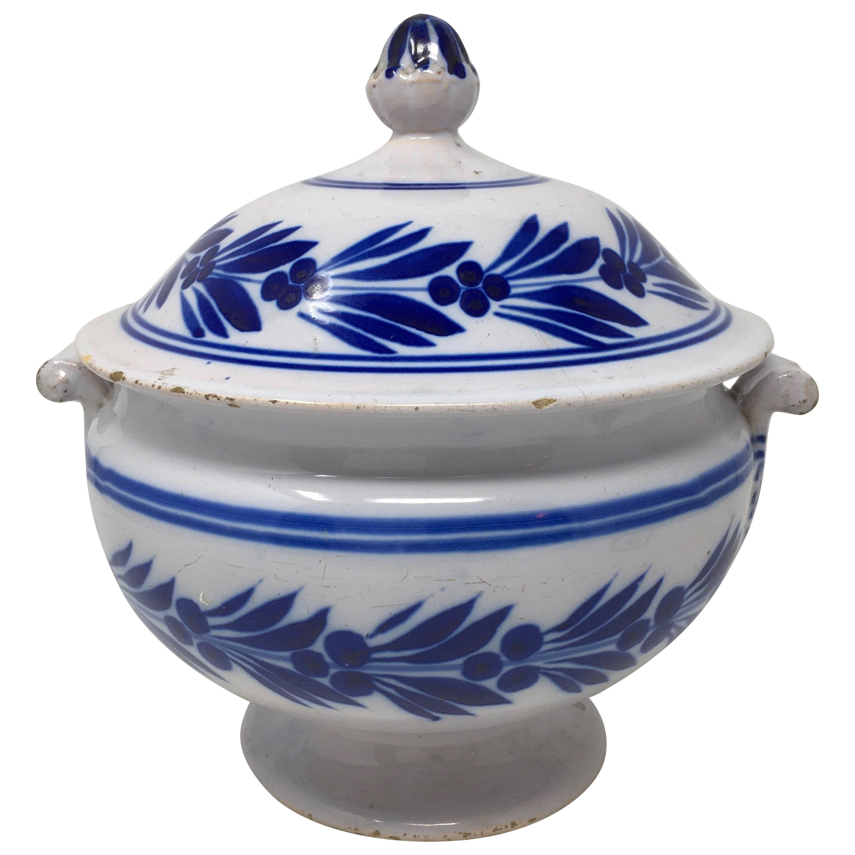 Hand Painted Italian Deruta Pottery Tureen For Sale