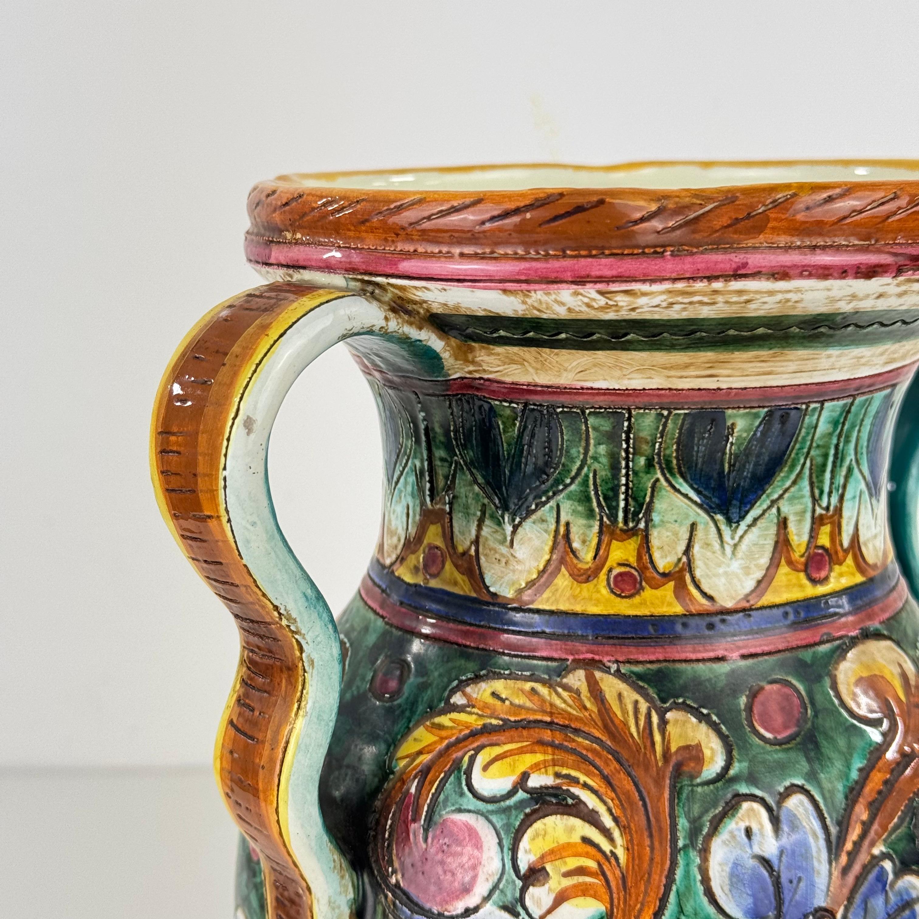 Vase en majolique italienne peint à la main d'Orvieto, signé 