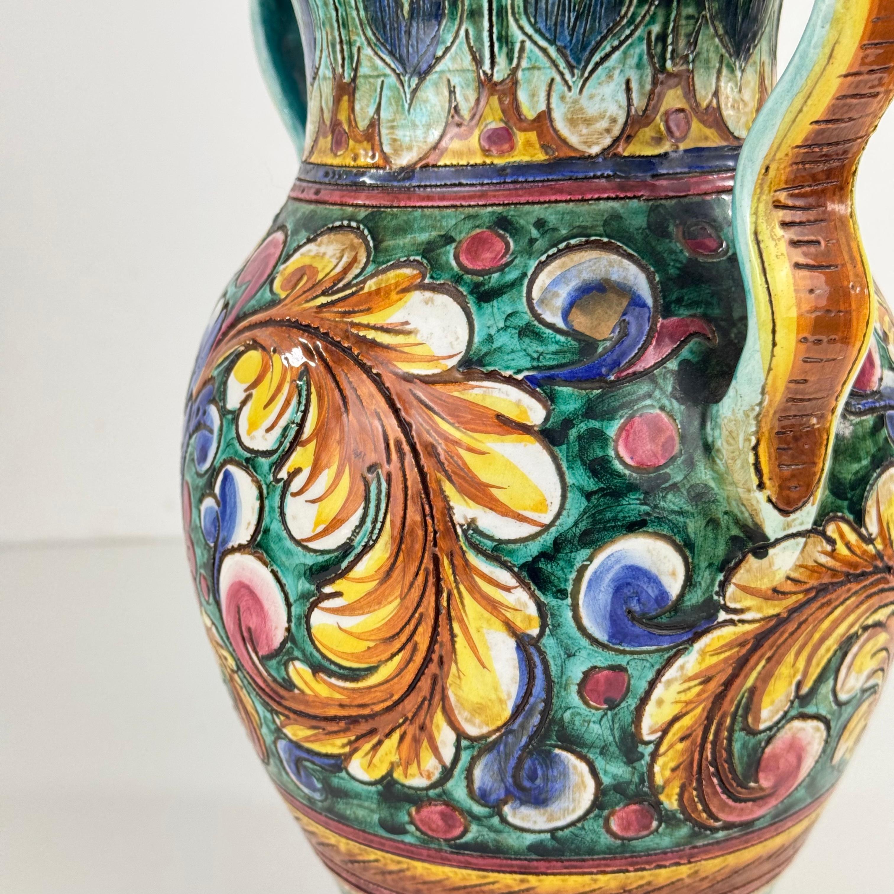 Vase en majolique italienne peint à la main d'Orvieto, signé 