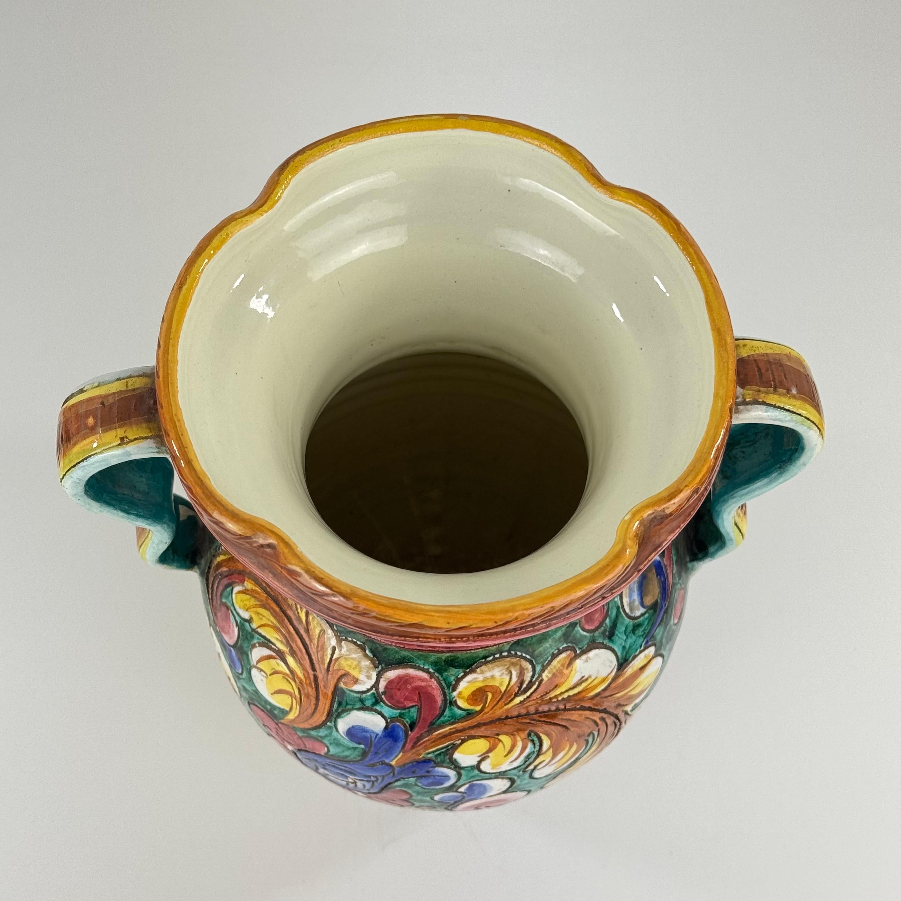 Vase en majolique italienne peint à la main d'Orvieto, signé 