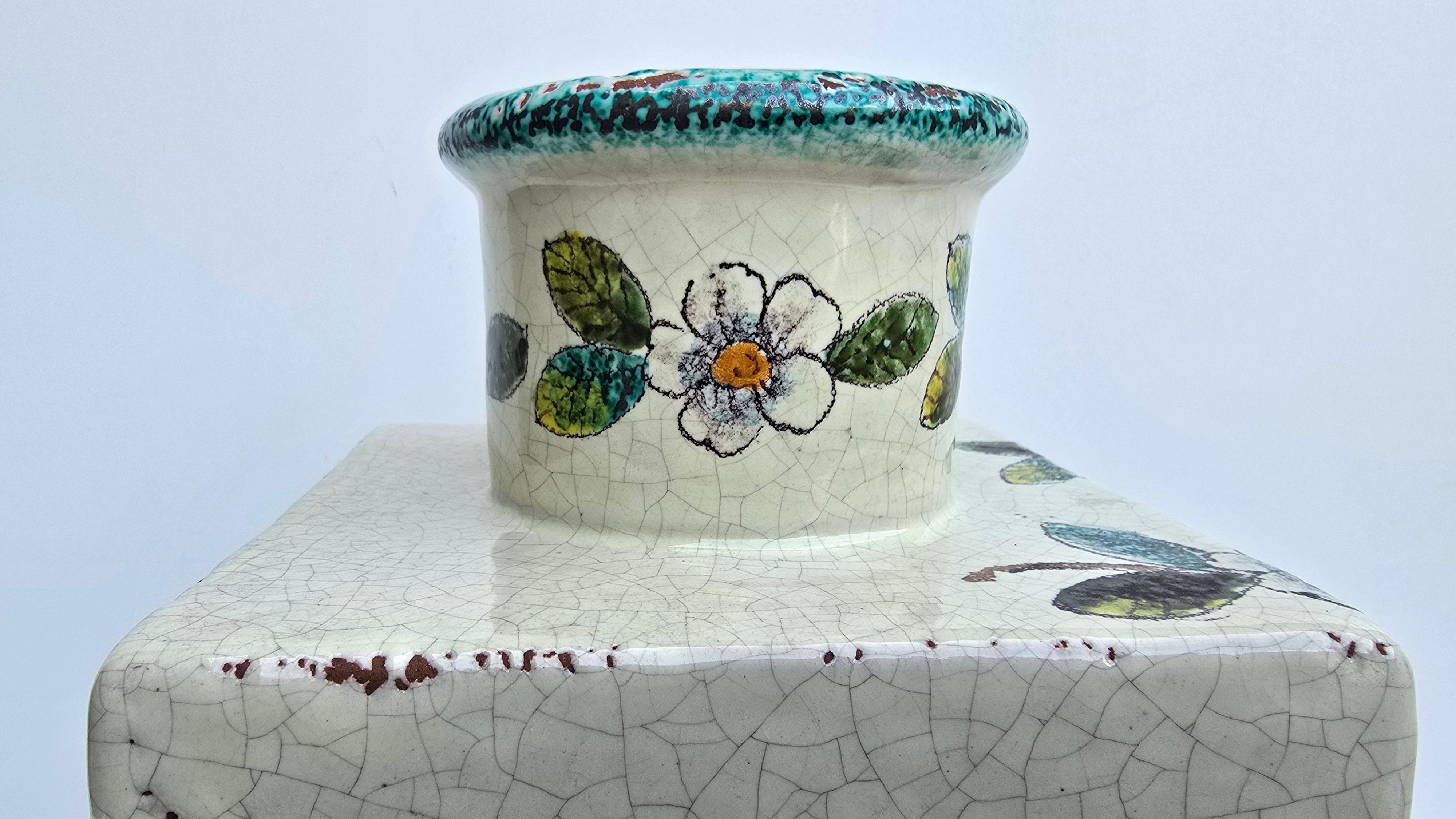 Jarrón italiano de terracota pintado a mano con limones y flores en venta 6