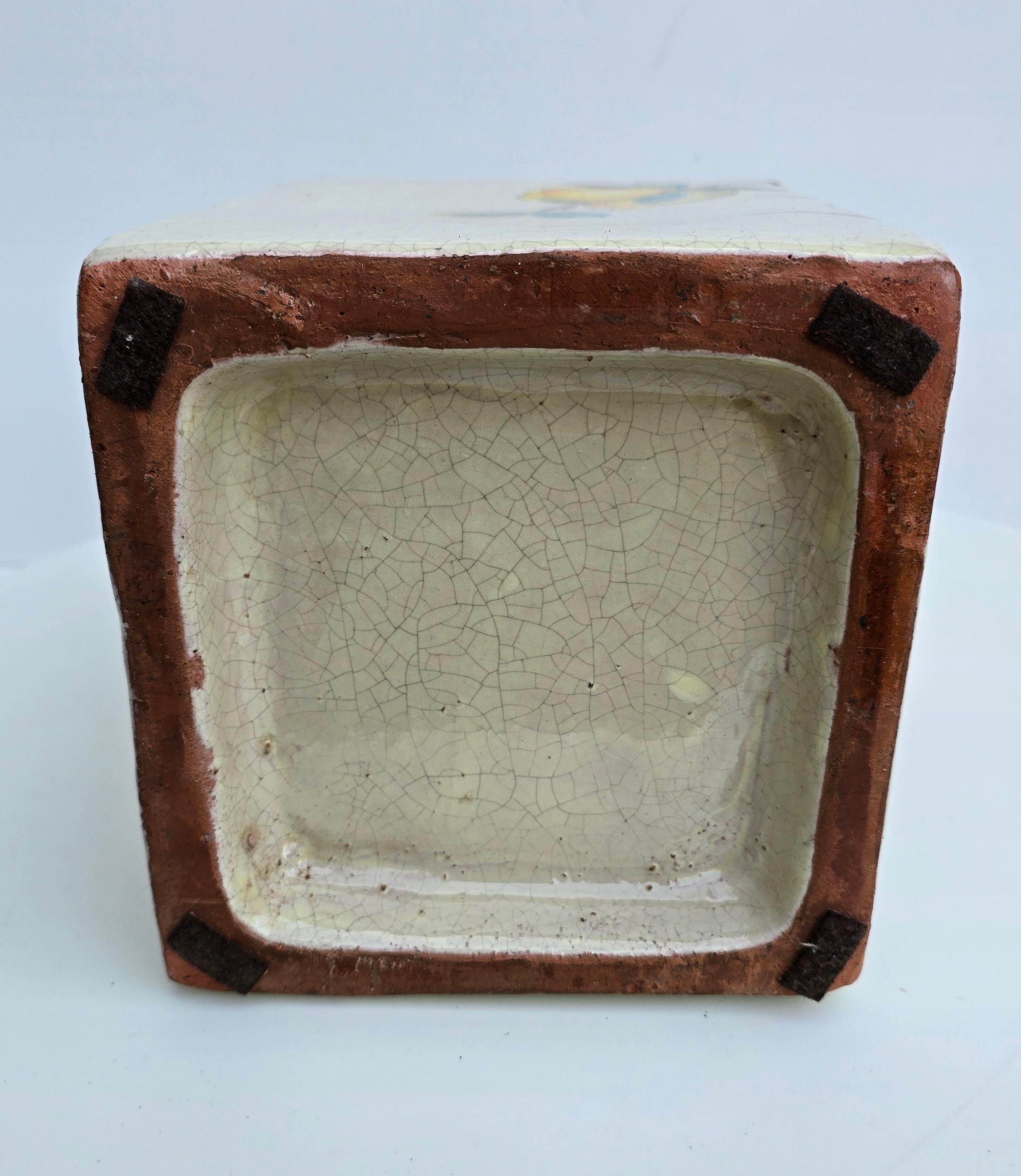 Jarrón italiano de terracota pintado a mano con limones y flores en venta 9
